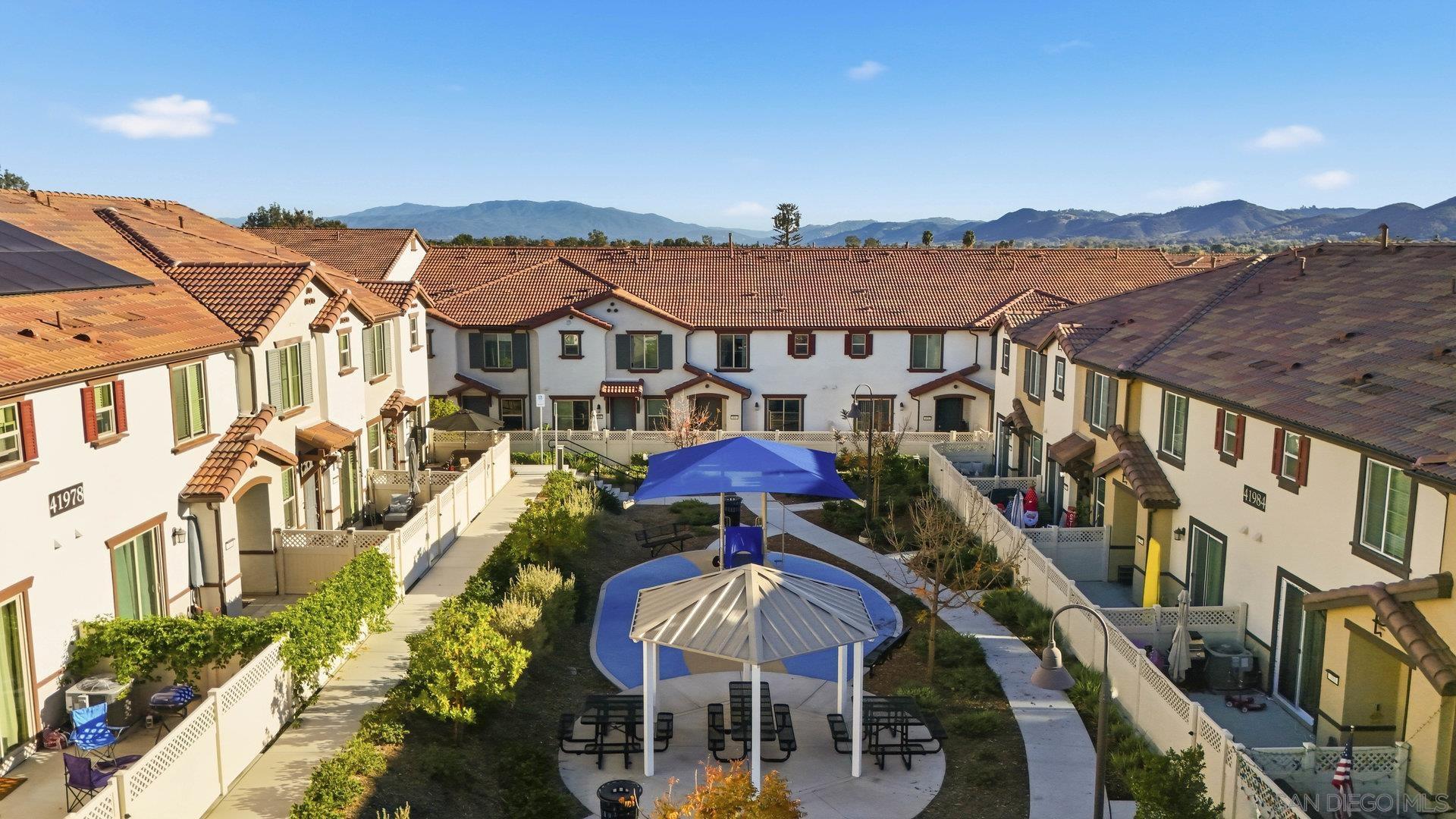 Detail Gallery Image 3 of 22 For 24120  Dolcetto Ave  #804,  Murrieta,  CA 92562 - 3 Beds | 2/1 Baths