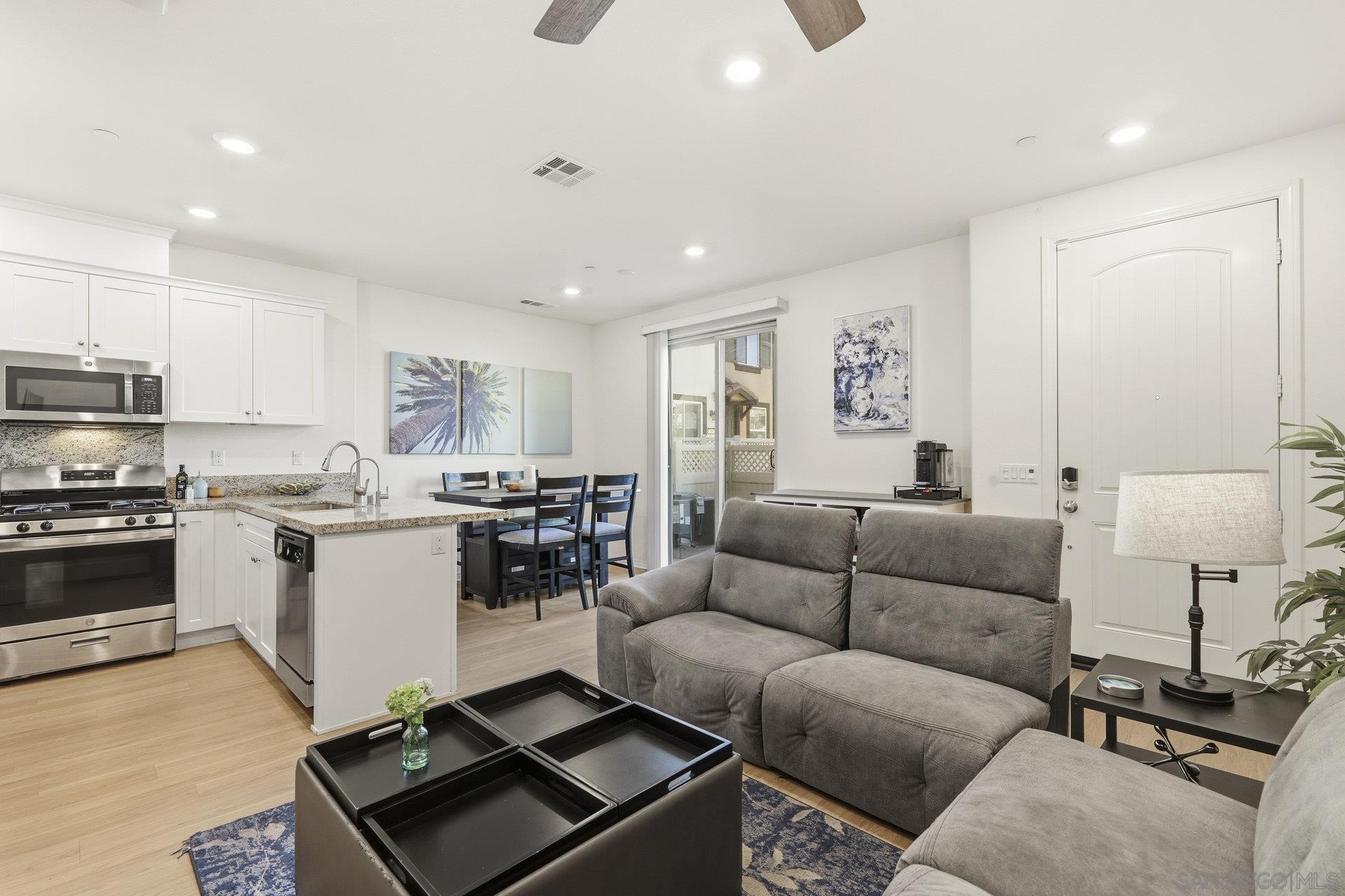 Detail Gallery Image 7 of 22 For 24120  Dolcetto Ave  #804,  Murrieta,  CA 92562 - 3 Beds | 2/1 Baths