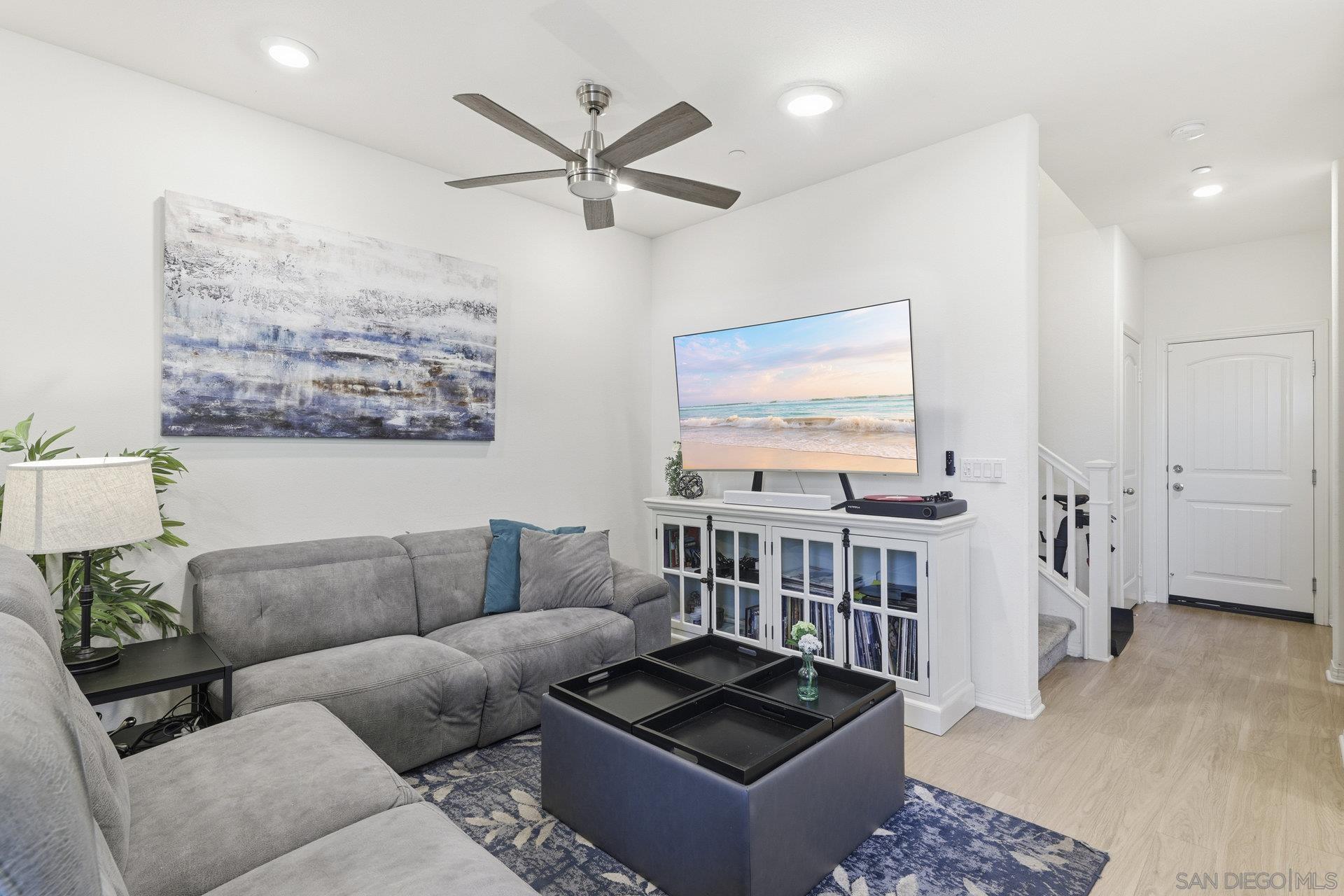 Detail Gallery Image 8 of 22 For 24120  Dolcetto Ave  #804,  Murrieta,  CA 92562 - 3 Beds | 2/1 Baths