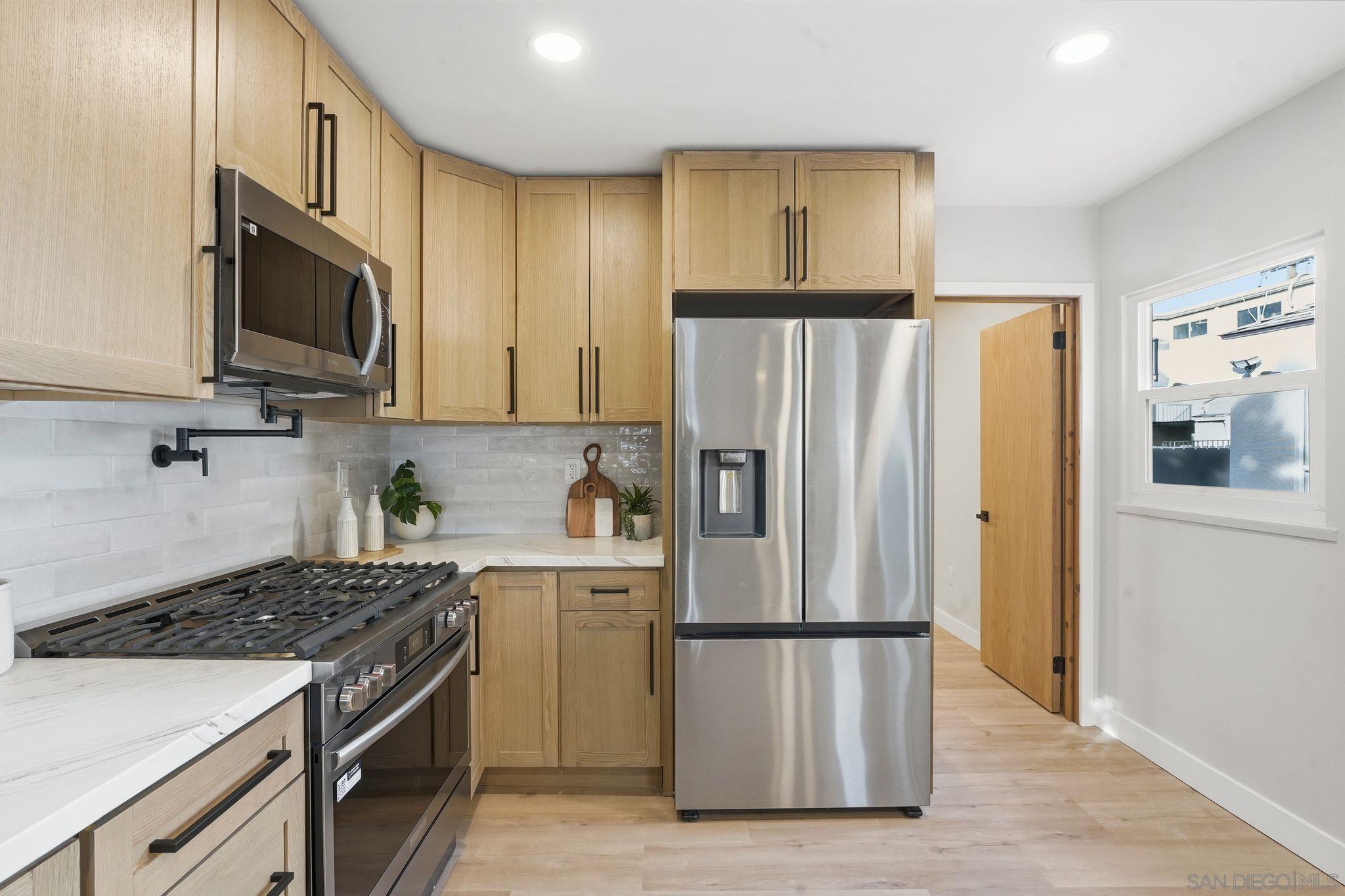 Detail Gallery Image 11 of 52 For 4662  Bancroft St, San Diego,  CA 92116 - 5 Beds | 4 Baths