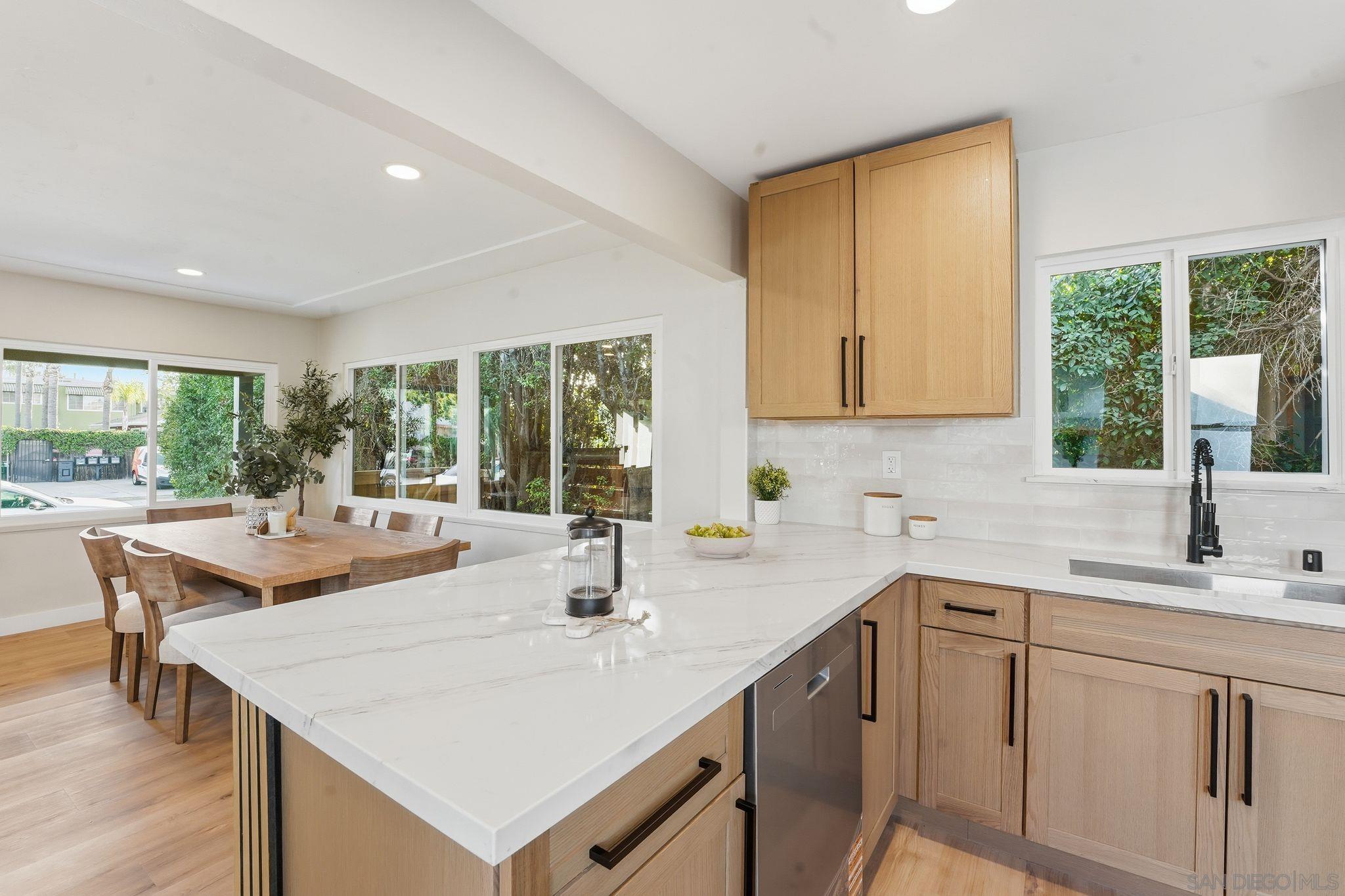 Detail Gallery Image 12 of 52 For 4662  Bancroft St, San Diego,  CA 92116 - 5 Beds | 4 Baths