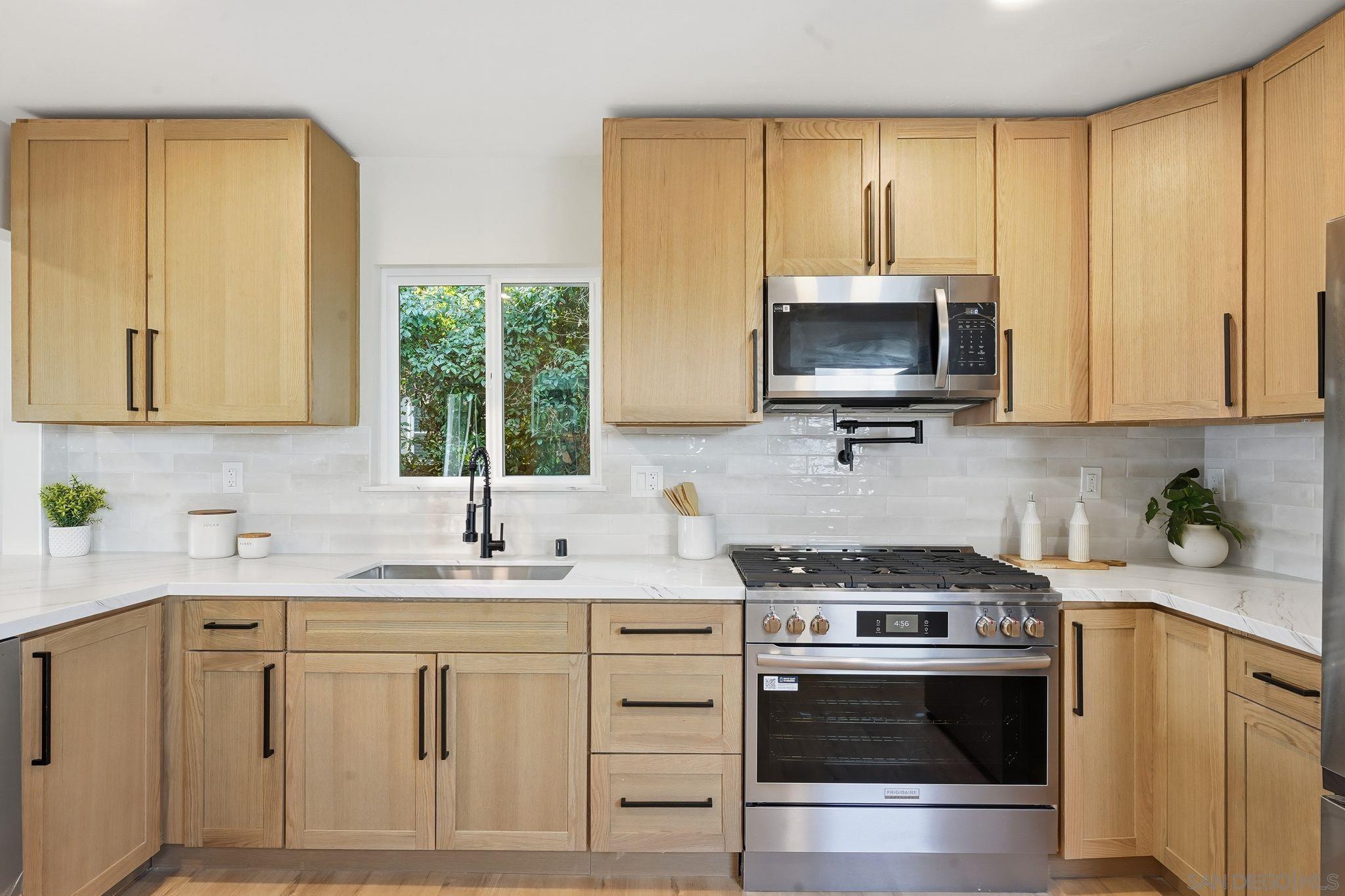 Detail Gallery Image 13 of 52 For 4662  Bancroft St, San Diego,  CA 92116 - 5 Beds | 4 Baths