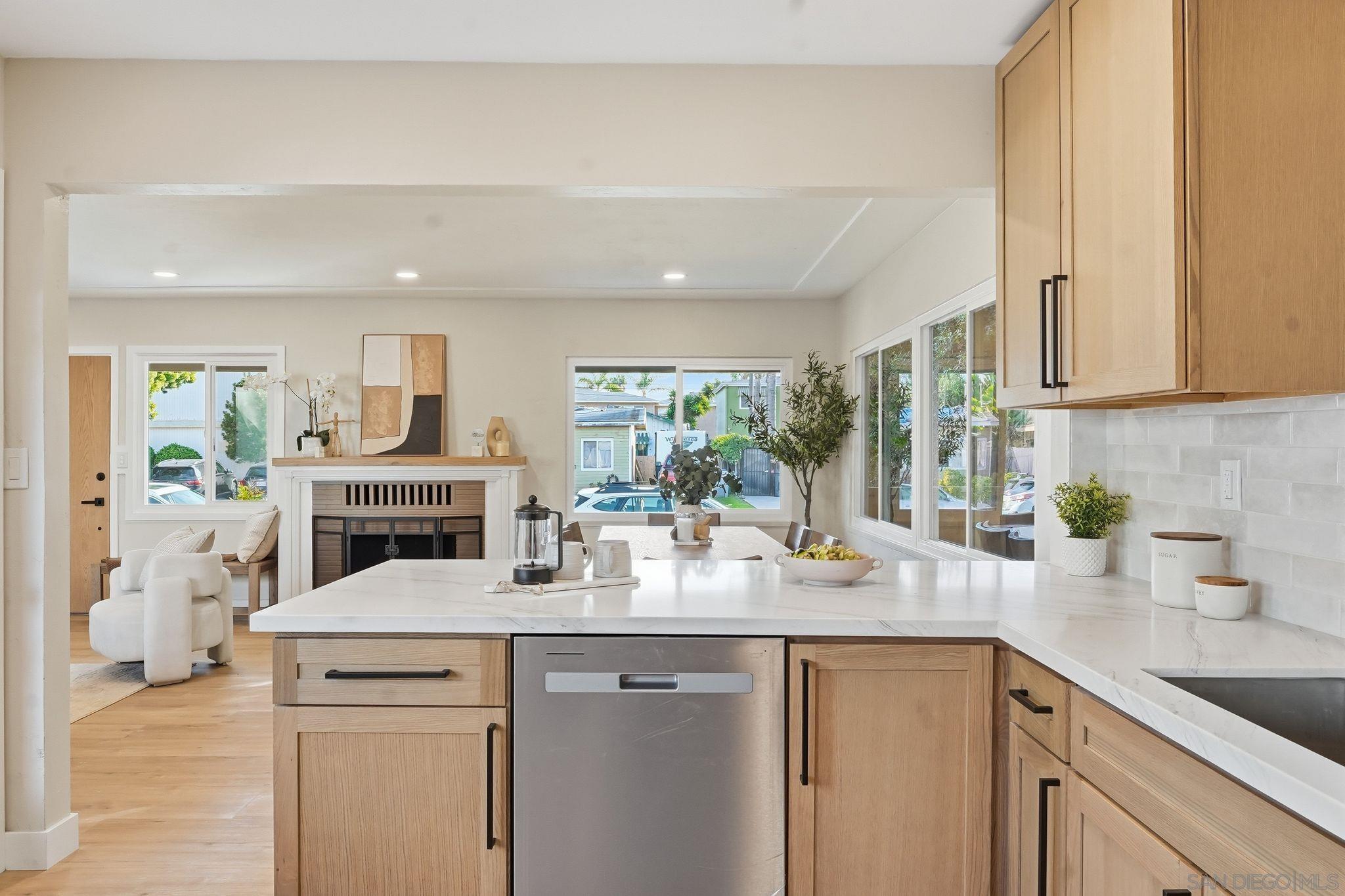 Detail Gallery Image 10 of 52 For 4662  Bancroft St, San Diego,  CA 92116 - 5 Beds | 4 Baths