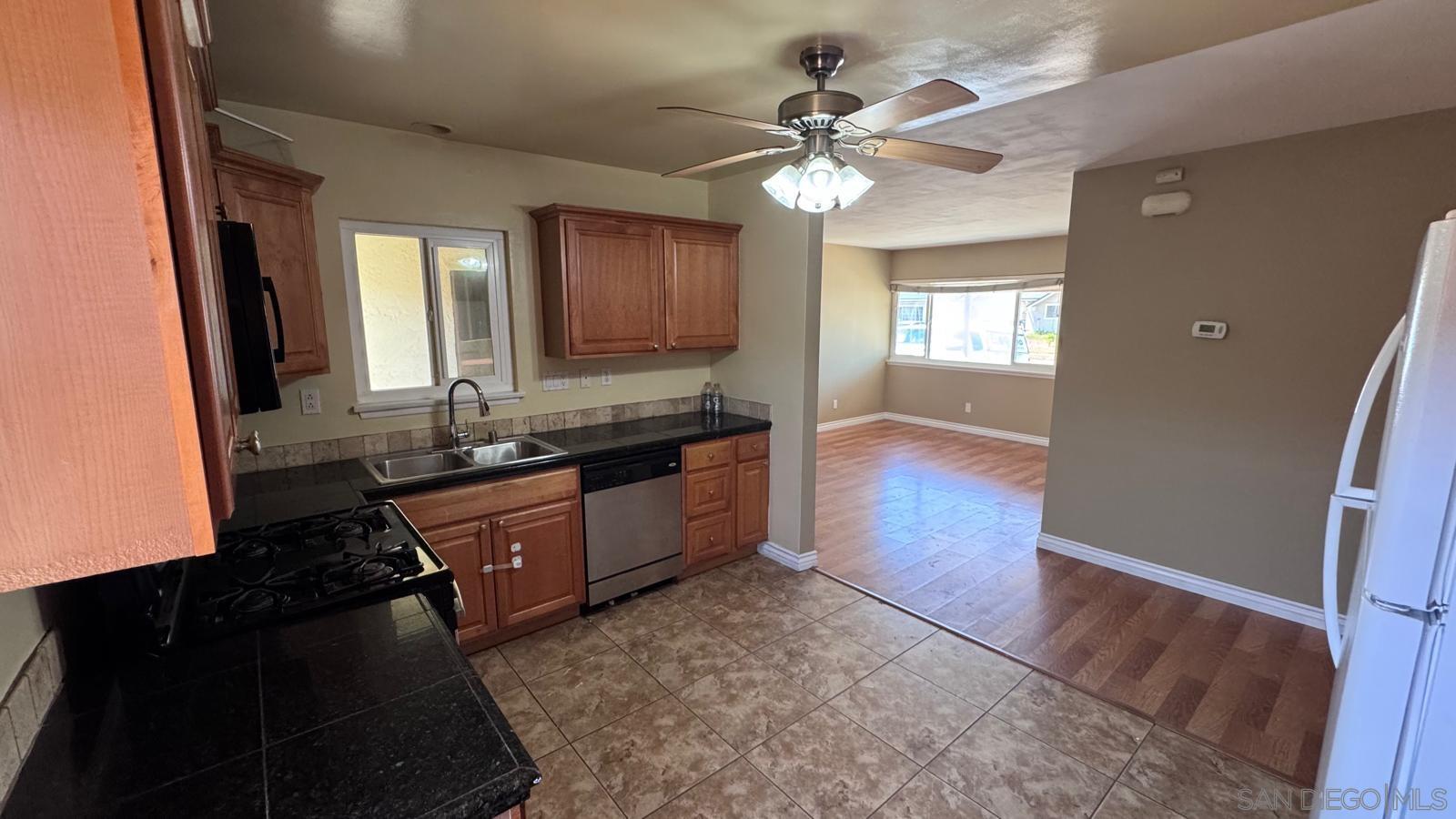 Detail Gallery Image 6 of 22 For 634  Aster St, Escondido,  CA 92027 - 3 Beds | 1 Baths