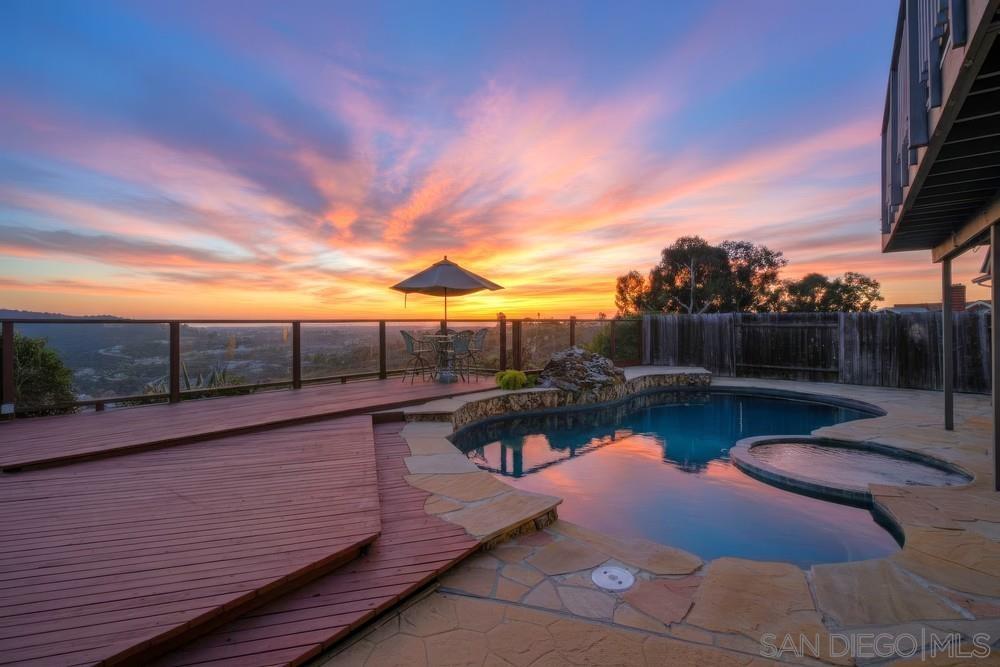 Detail Gallery Image 2 of 75 For 12835  via Caballo Rojo, San Diego,  CA 92129 - 4 Beds | 2/1 Baths