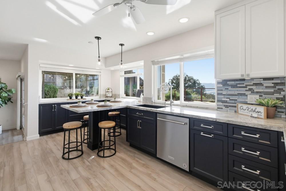 Detail Gallery Image 15 of 75 For 12835  via Caballo Rojo, San Diego,  CA 92129 - 4 Beds | 2/1 Baths