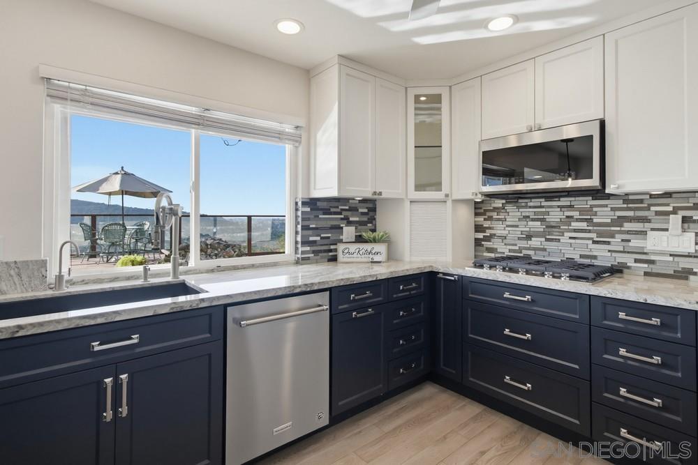 Detail Gallery Image 16 of 75 For 12835  via Caballo Rojo, San Diego,  CA 92129 - 4 Beds | 2/1 Baths