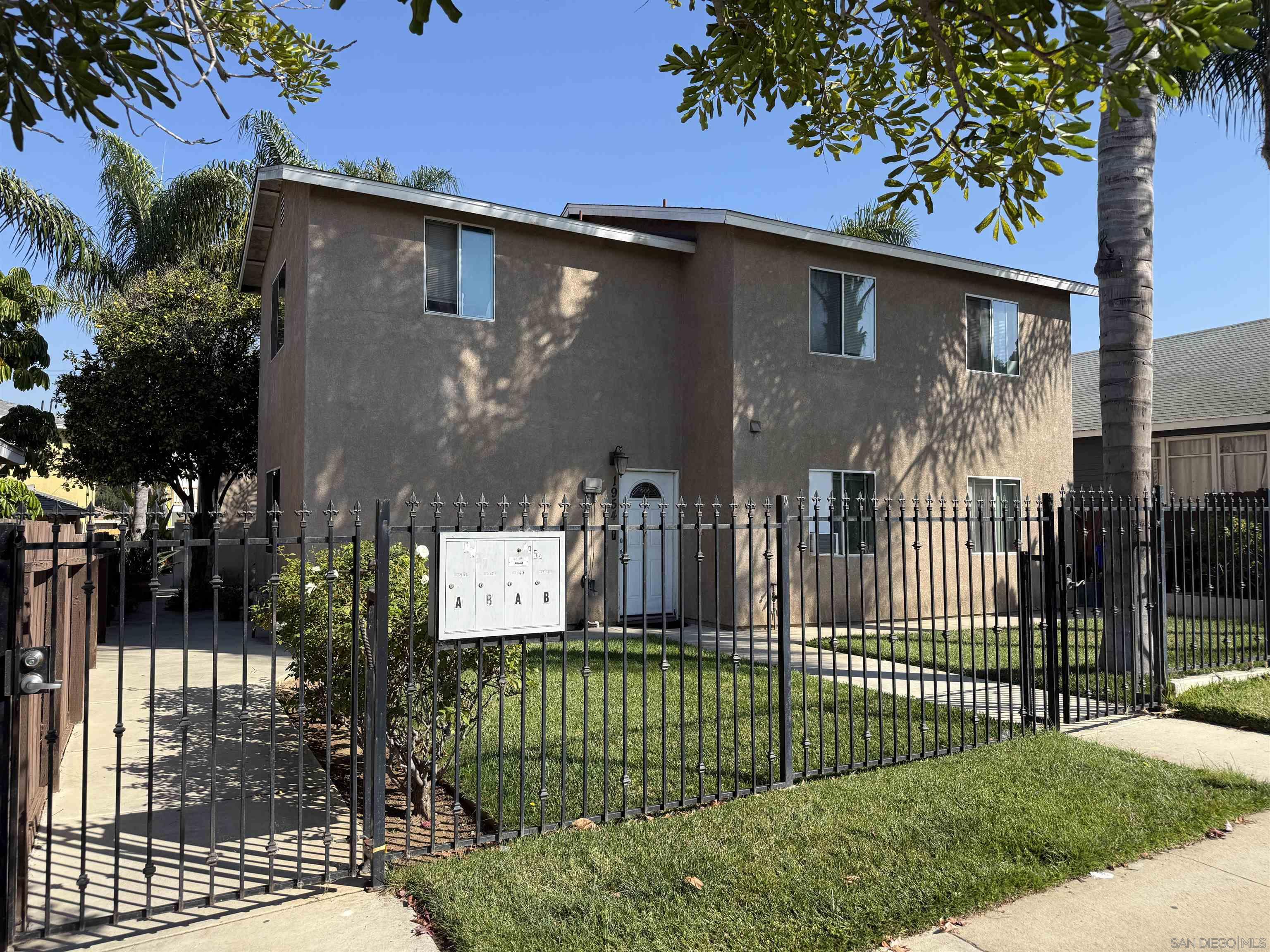 Detail Gallery Image 2 of 9 For 1952  Irving Avenue, San Diego,  CA 92113 - – Beds | – Baths