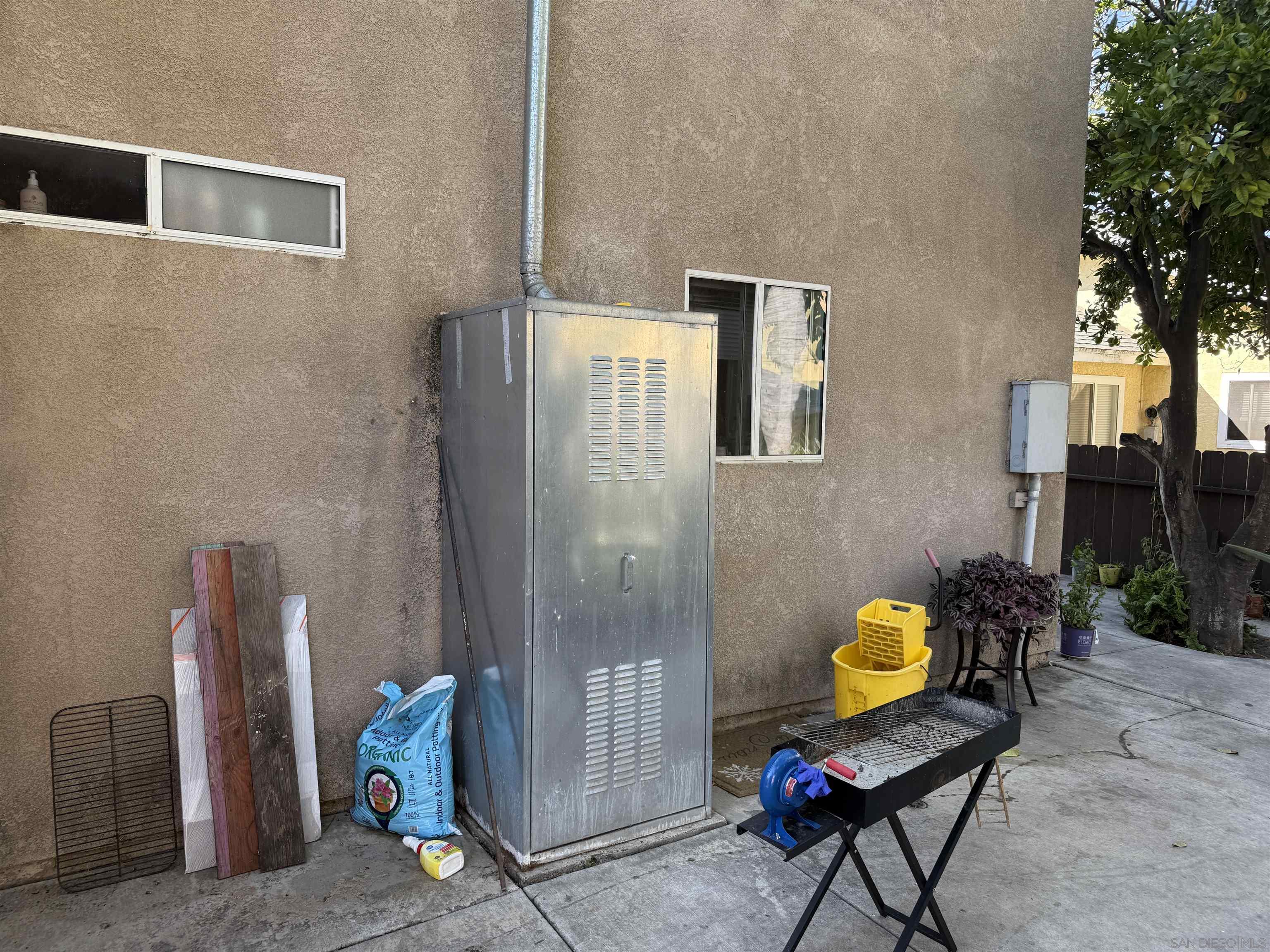 Detail Gallery Image 6 of 9 For 1952  Irving Avenue, San Diego,  CA 92113 - – Beds | – Baths