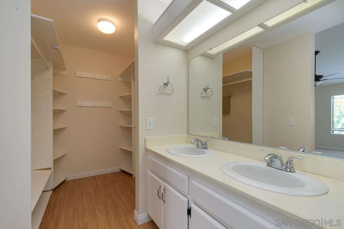 Detail Gallery Image 12 of 30 For 9444  Twin Trails Dr.  202, San Diego,  CA 92129 - 3 Beds | 2 Baths