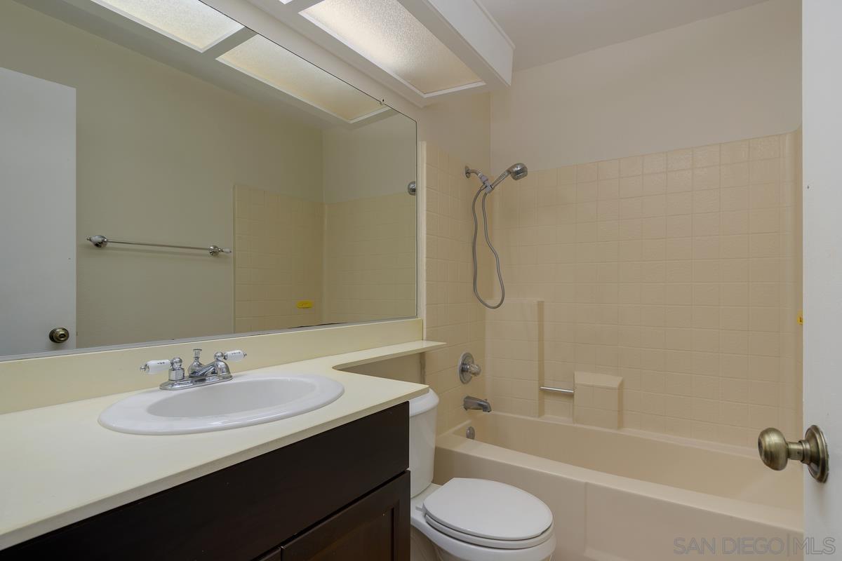 Detail Gallery Image 16 of 30 For 9444  Twin Trails Dr.  202, San Diego,  CA 92129 - 3 Beds | 2 Baths