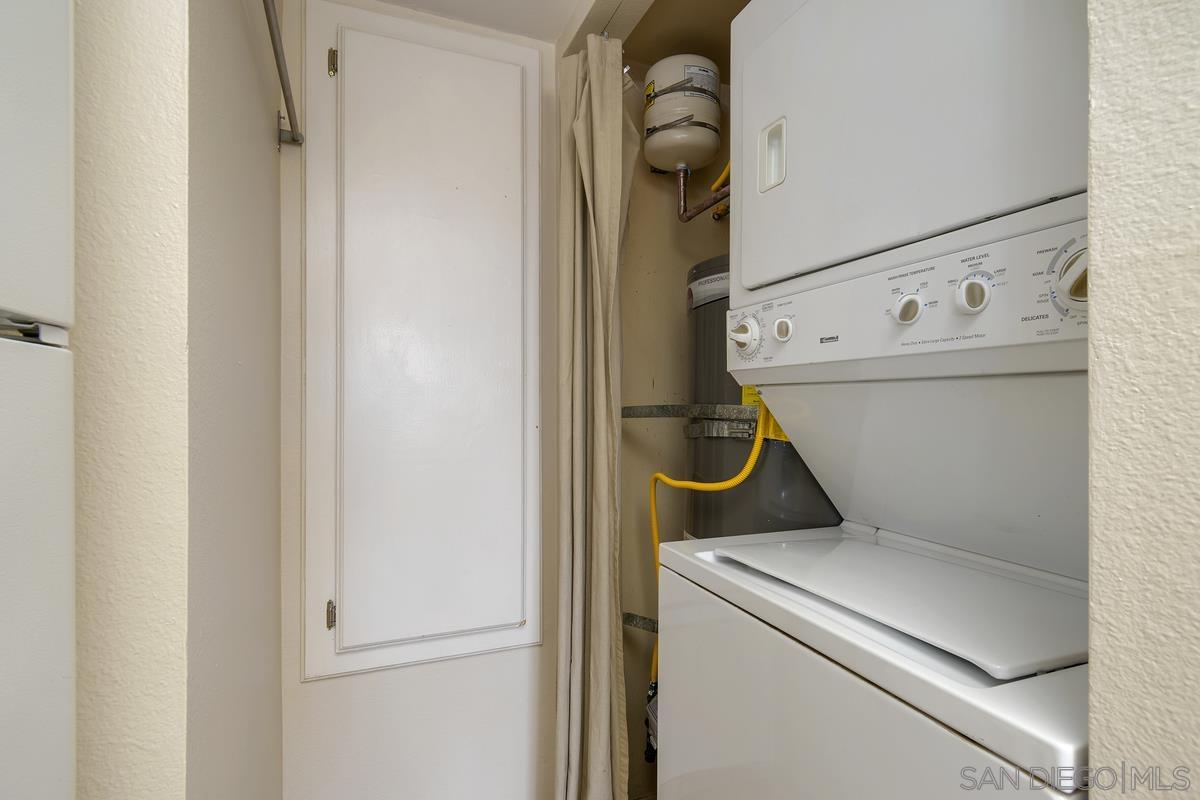 Detail Gallery Image 5 of 30 For 9444  Twin Trails Dr.  202, San Diego,  CA 92129 - 3 Beds | 2 Baths