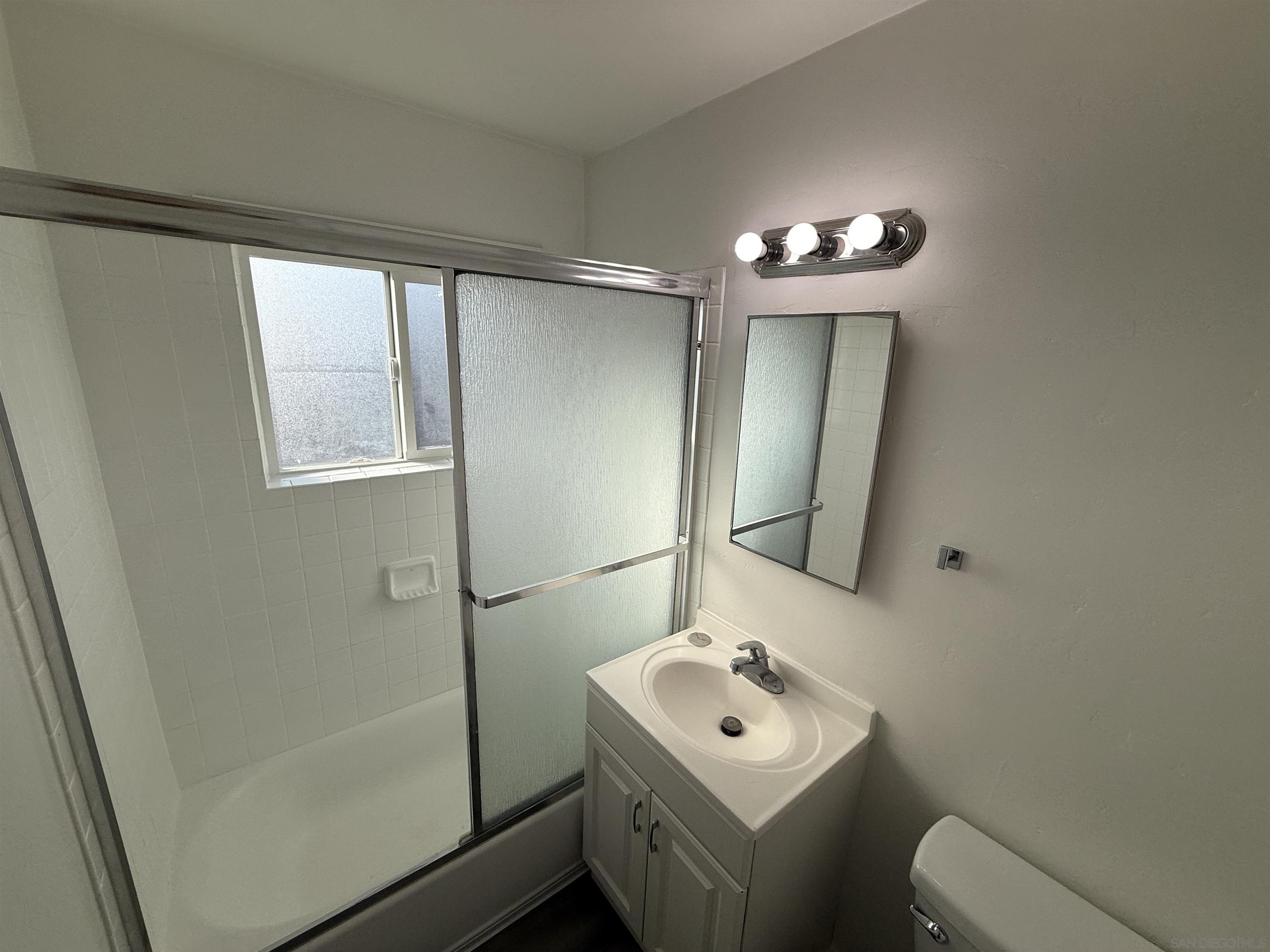 Detail Gallery Image 15 of 17 For 416  D Ave, National City,  CA 91950 - 2 Beds | 1 Baths