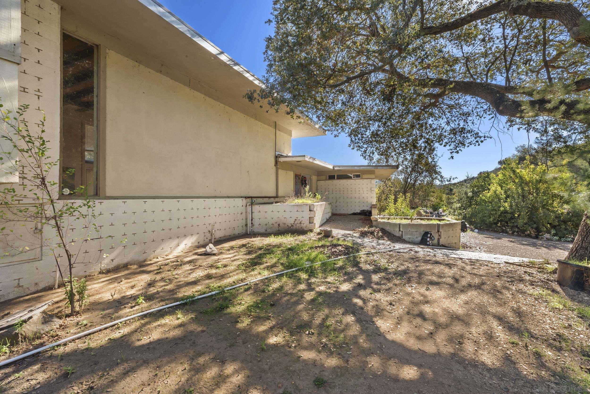 Detail Gallery Image 11 of 29 For 26448 N Lake Wohlford Rd, Valley Center,  CA 92082 - 3 Beds | 3/1 Baths