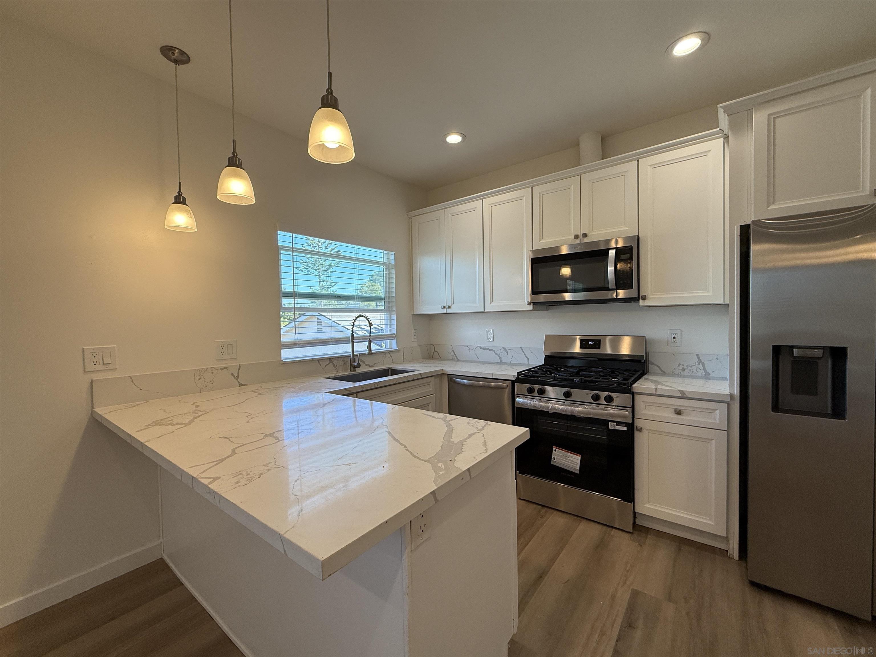 Detail Gallery Image 2 of 16 For 4115  Beta St, San Diego,  CA 92113 - 3 Beds | 2 Baths