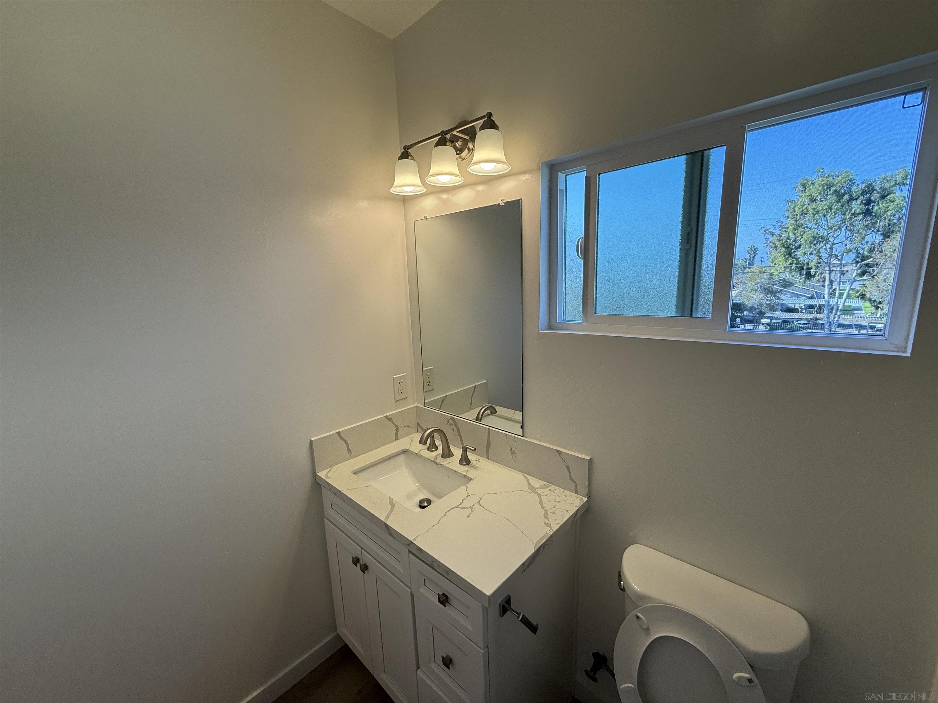 Detail Gallery Image 11 of 16 For 4115  Beta St, San Diego,  CA 92113 - 3 Beds | 2 Baths