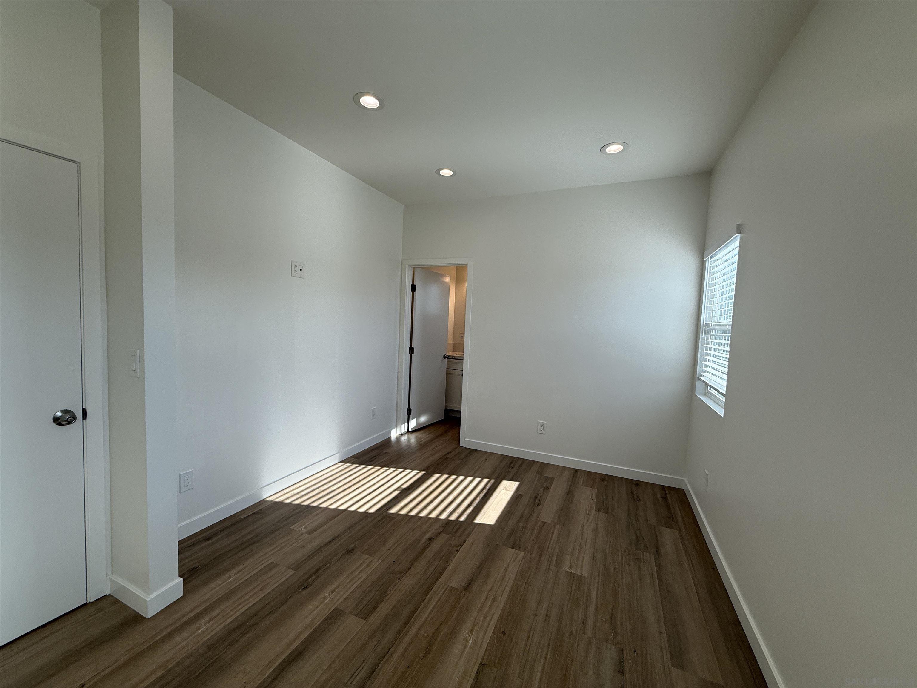 Detail Gallery Image 5 of 16 For 4115  Beta St, San Diego,  CA 92113 - 3 Beds | 2 Baths