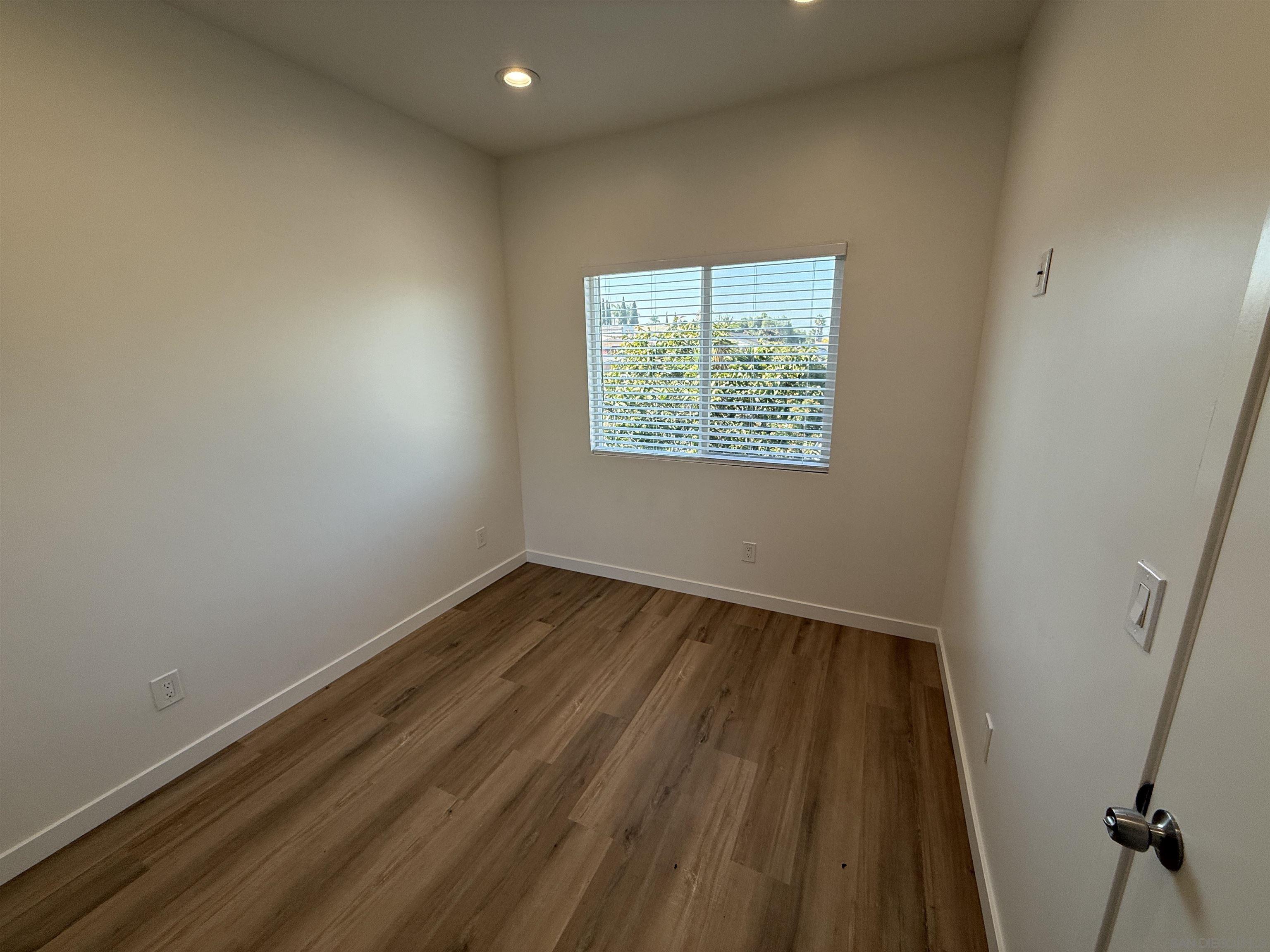 Detail Gallery Image 8 of 16 For 4115  Beta St, San Diego,  CA 92113 - 3 Beds | 2 Baths