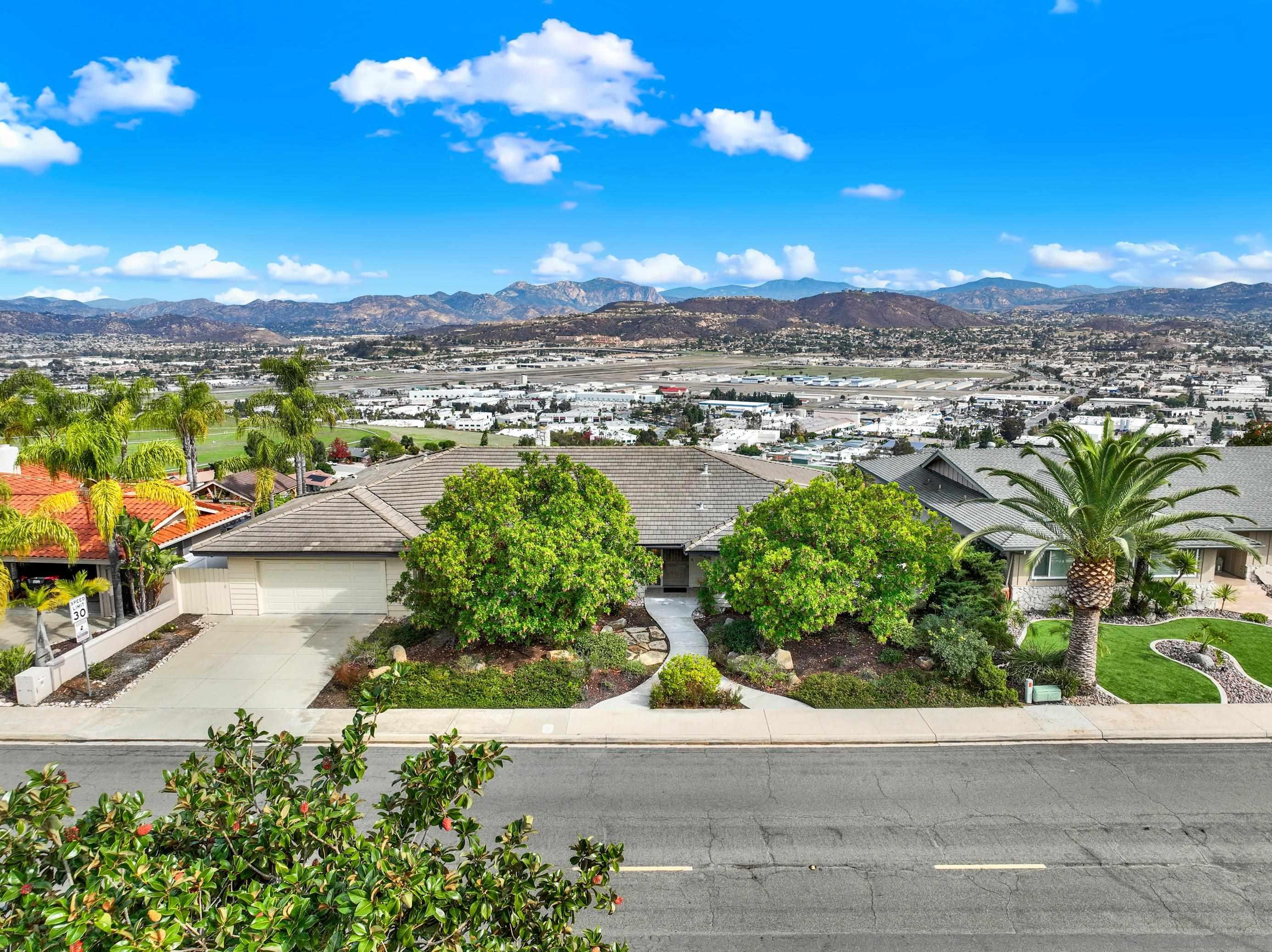 Detail Gallery Image 1 of 44 For 1479  Hacienda Dr., El Cajon,  CA 92020 - 4 Beds | 3 Baths