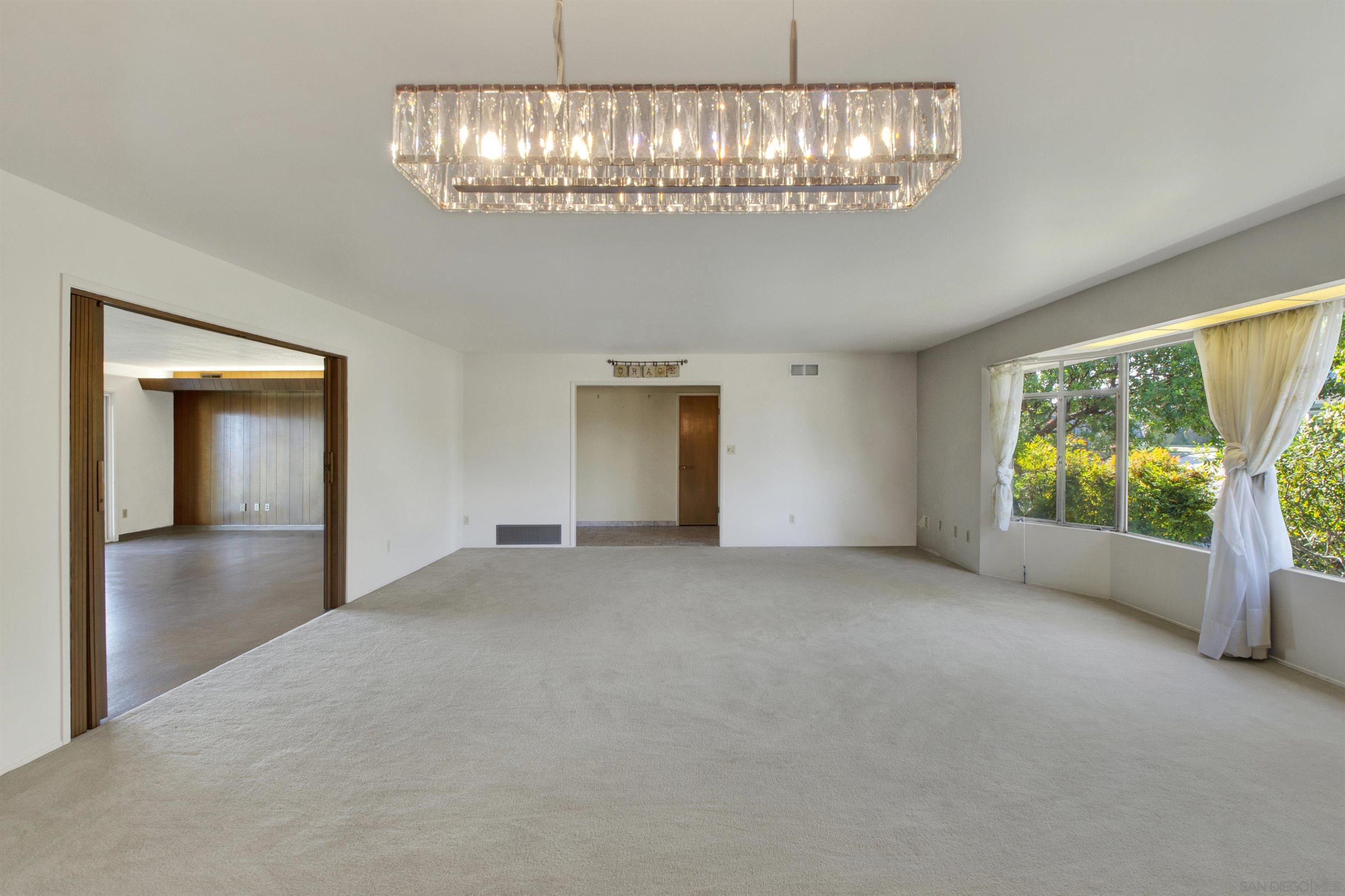 Detail Gallery Image 8 of 44 For 1479  Hacienda Dr., El Cajon,  CA 92020 - 4 Beds | 3 Baths