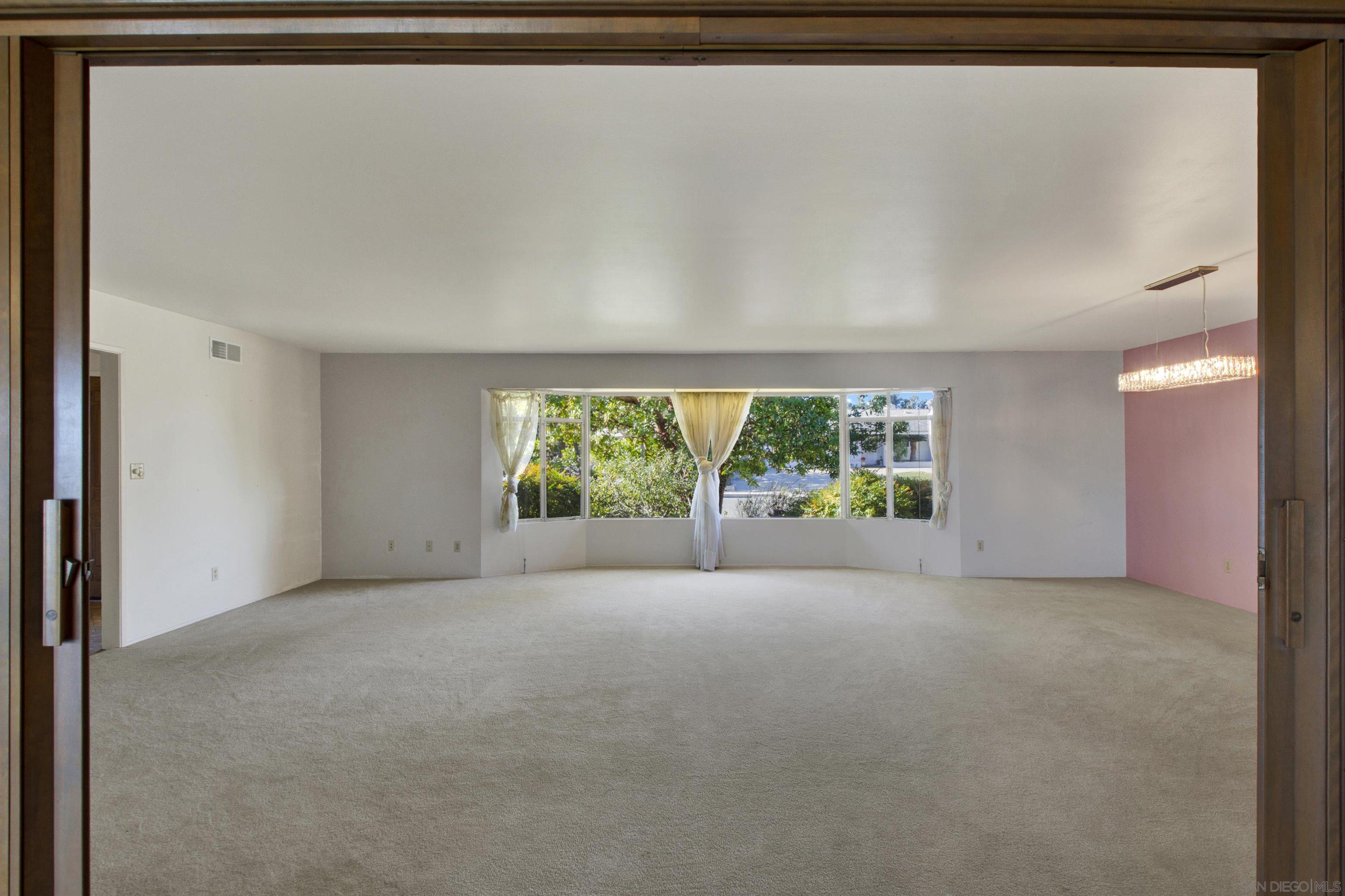 Detail Gallery Image 9 of 44 For 1479  Hacienda Dr., El Cajon,  CA 92020 - 4 Beds | 3 Baths