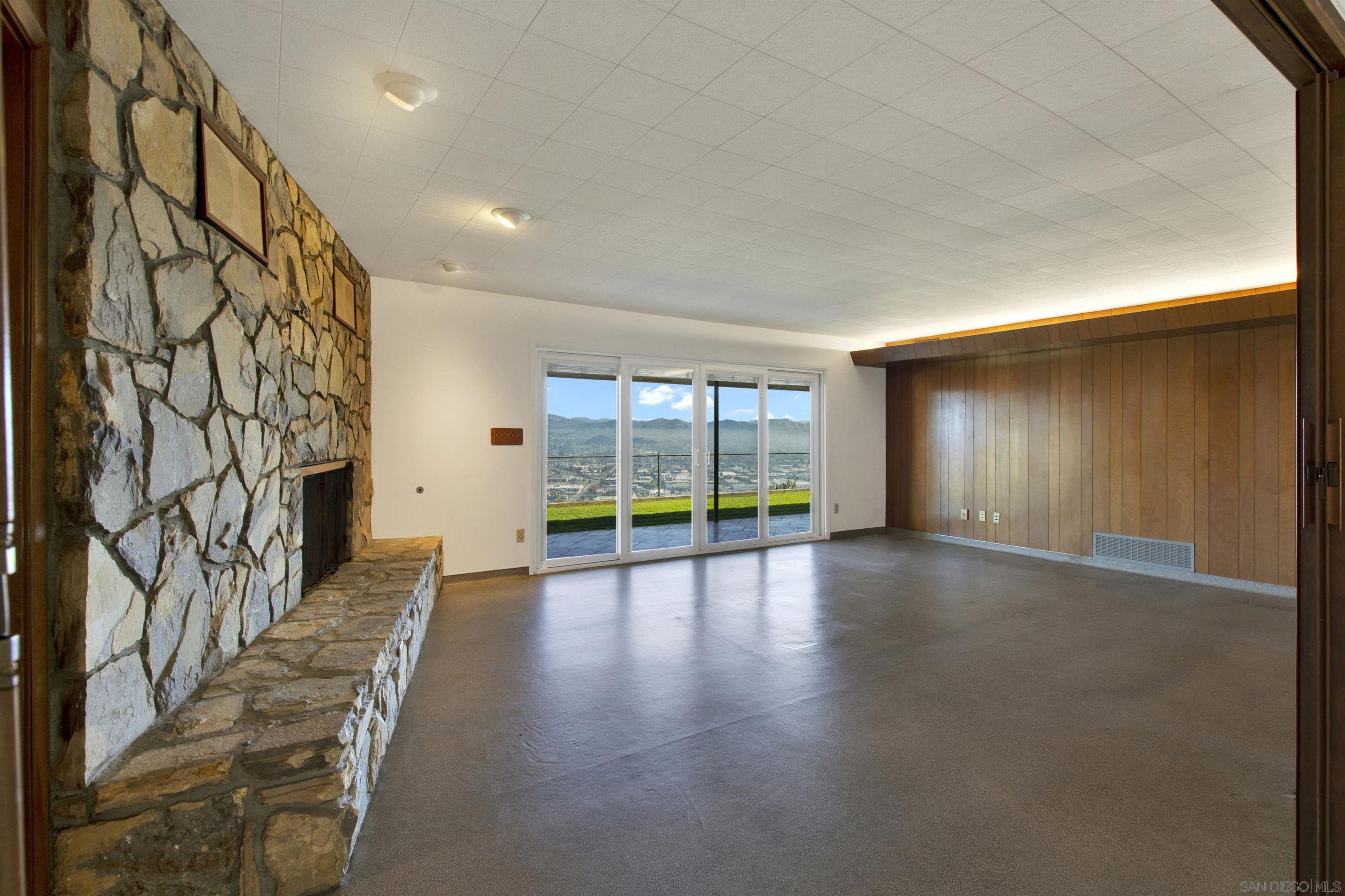 Detail Gallery Image 10 of 44 For 1479  Hacienda Dr., El Cajon,  CA 92020 - 4 Beds | 3 Baths