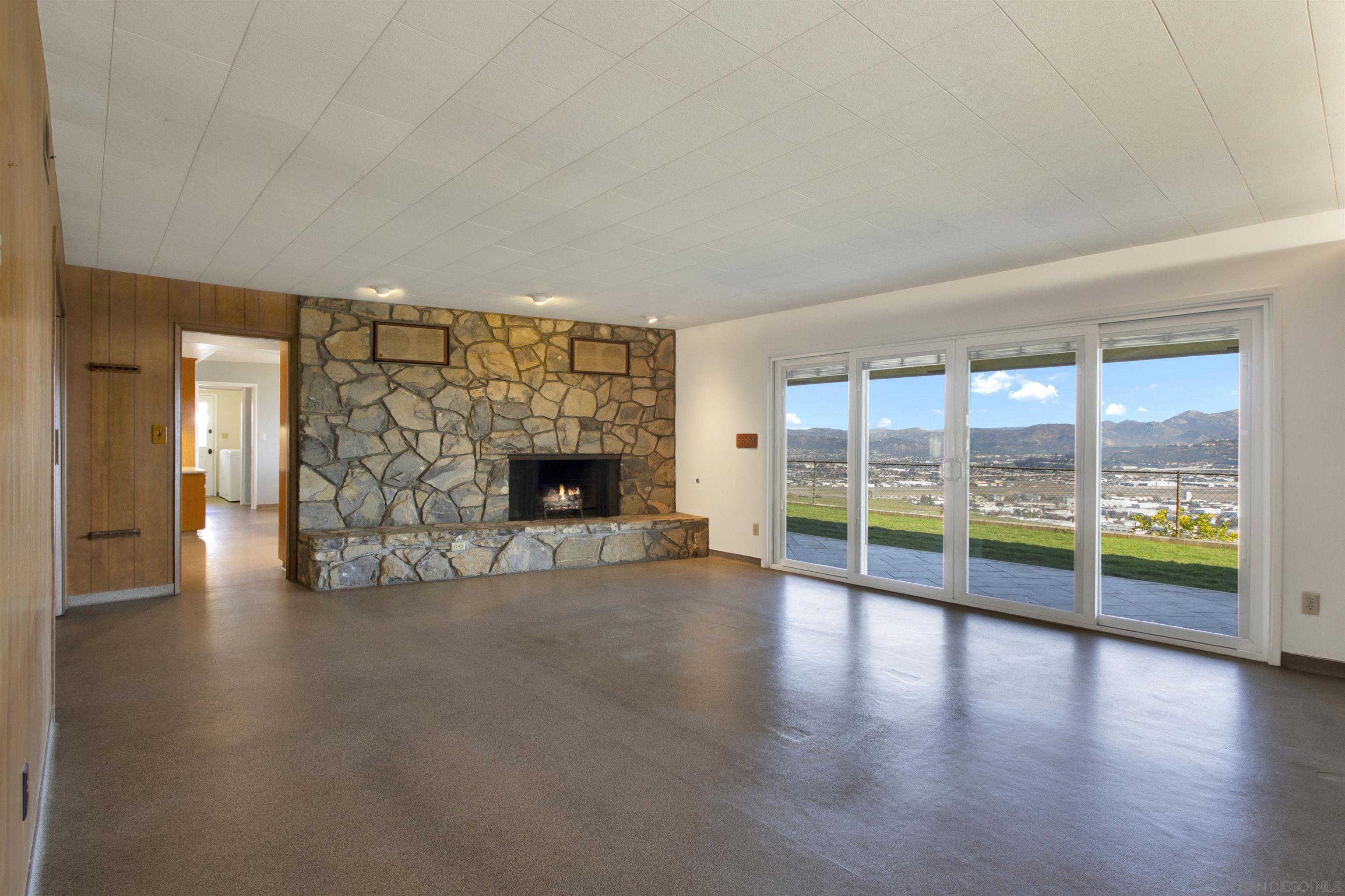 Detail Gallery Image 12 of 44 For 1479  Hacienda Dr., El Cajon,  CA 92020 - 4 Beds | 3 Baths