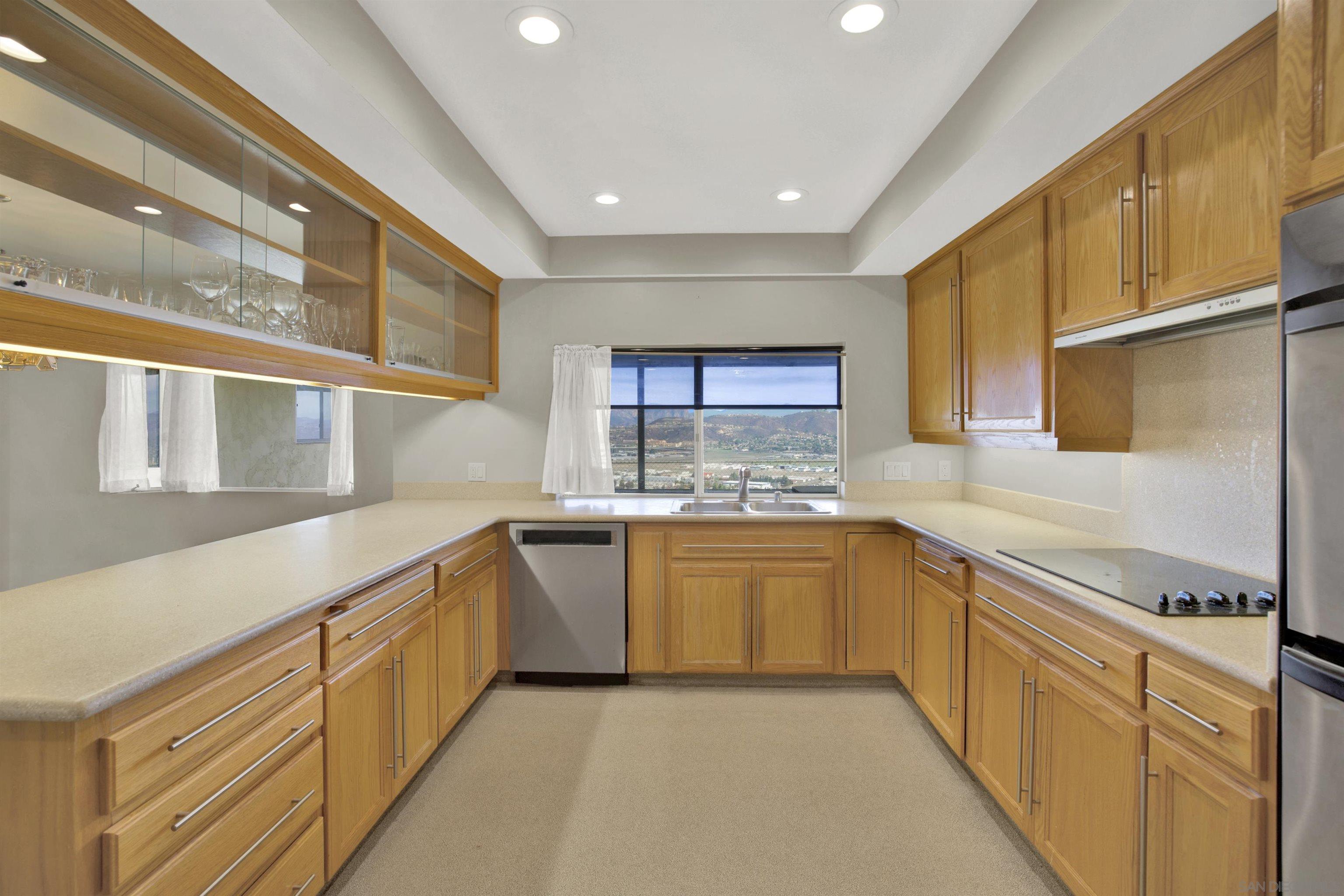 Detail Gallery Image 16 of 44 For 1479  Hacienda Dr., El Cajon,  CA 92020 - 4 Beds | 3 Baths