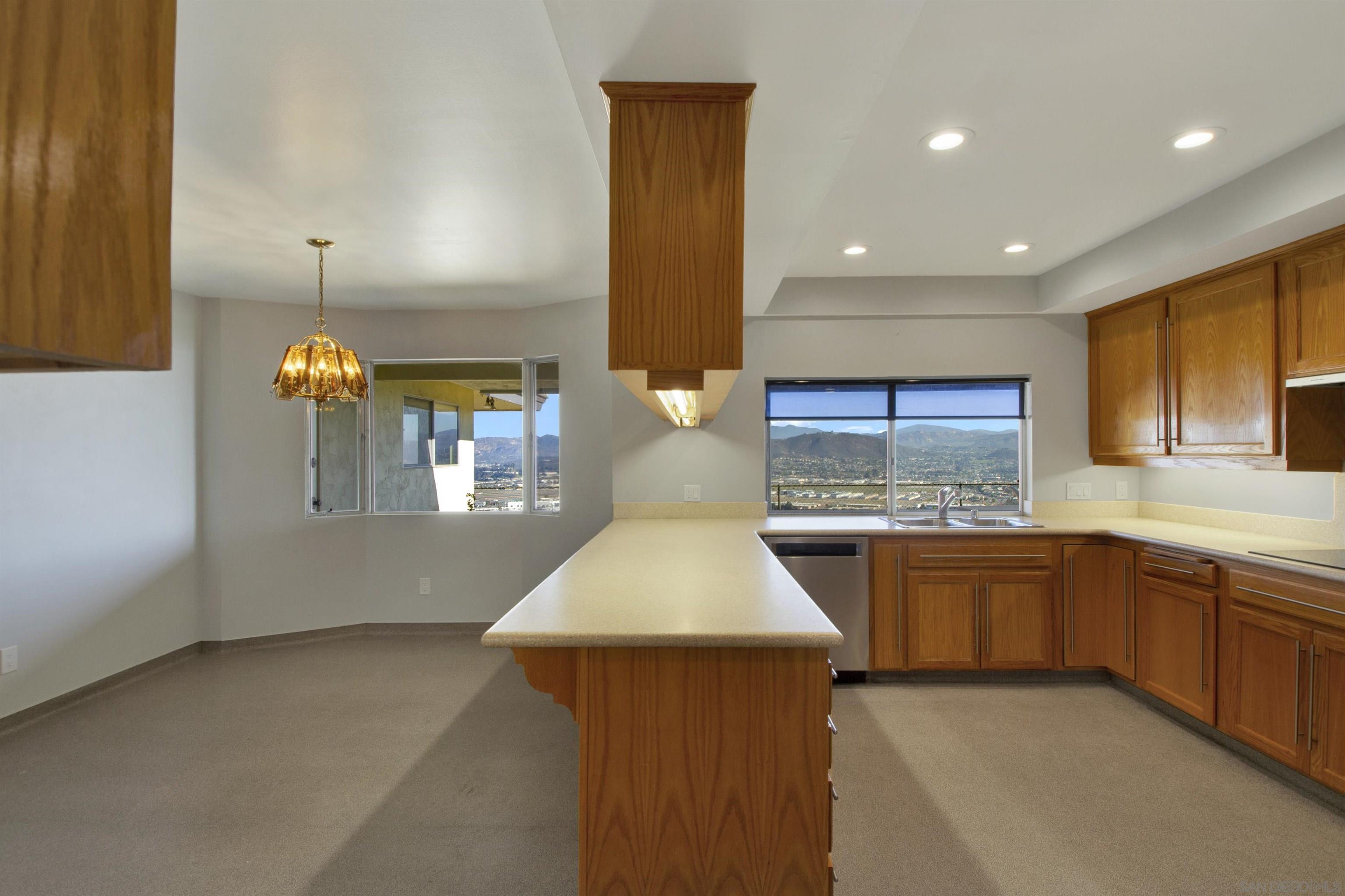 Detail Gallery Image 18 of 44 For 1479  Hacienda Dr., El Cajon,  CA 92020 - 4 Beds | 3 Baths