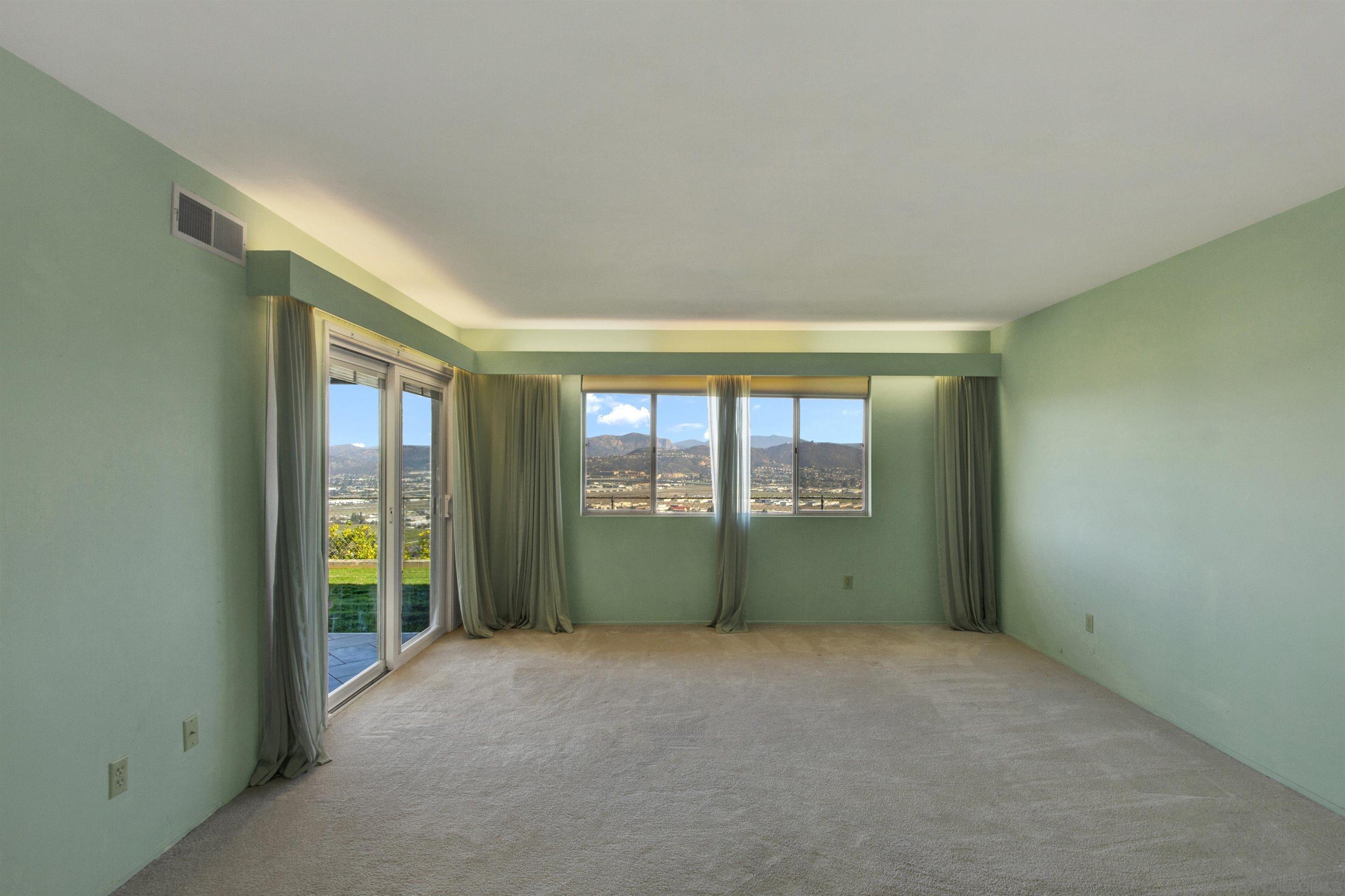 Detail Gallery Image 22 of 44 For 1479  Hacienda Dr., El Cajon,  CA 92020 - 4 Beds | 3 Baths