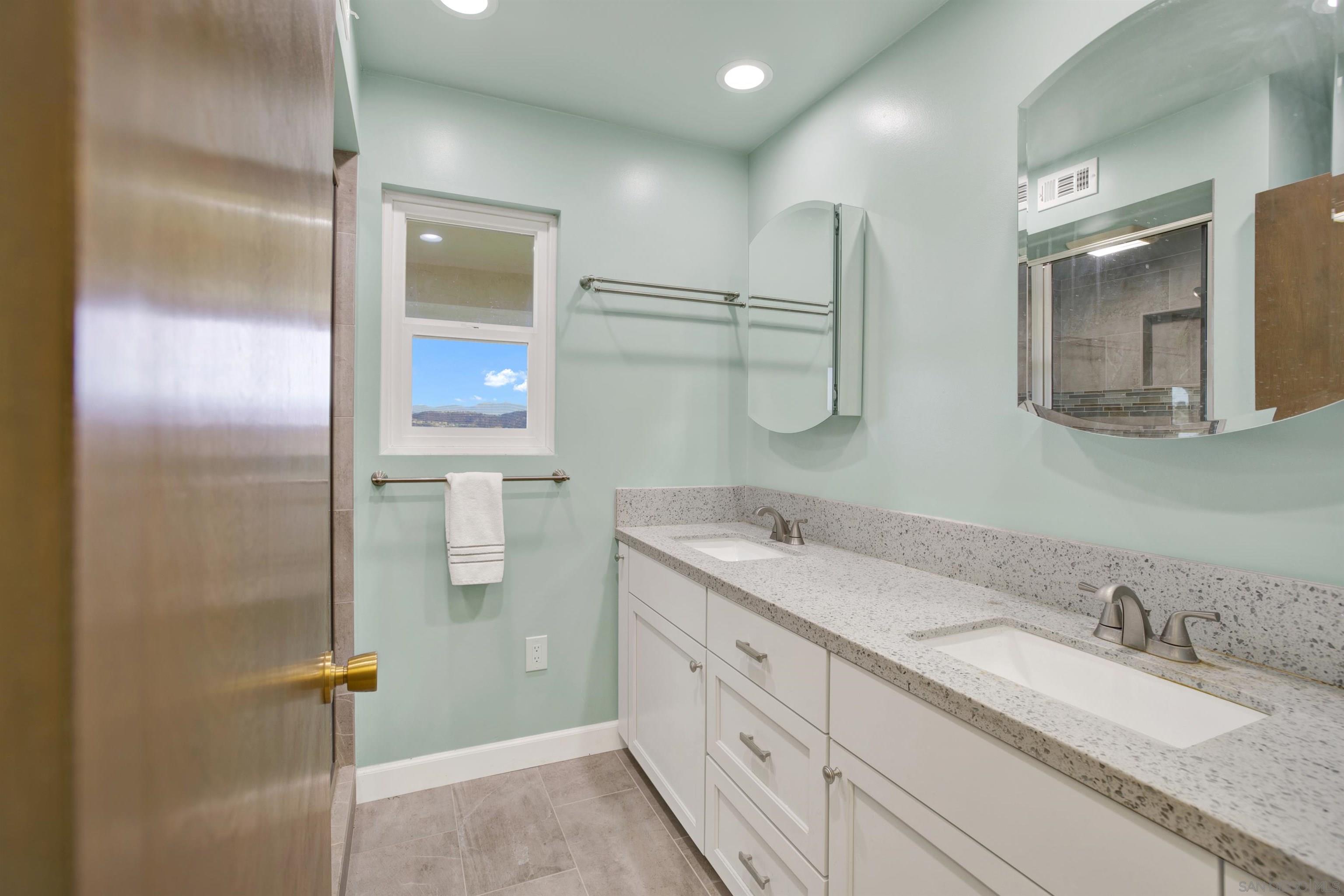 Detail Gallery Image 25 of 44 For 1479  Hacienda Dr., El Cajon,  CA 92020 - 4 Beds | 3 Baths