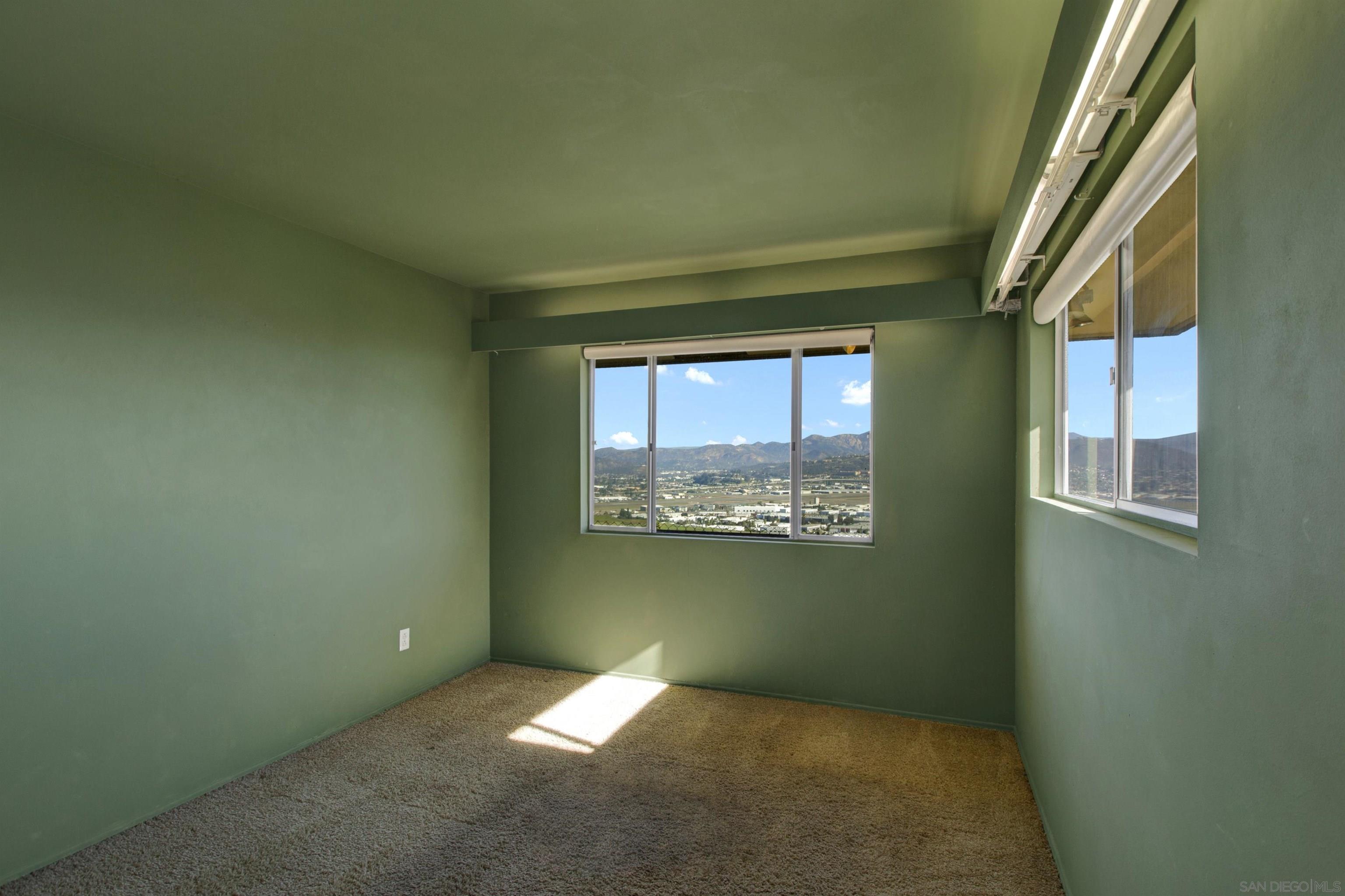 Detail Gallery Image 34 of 44 For 1479  Hacienda Dr., El Cajon,  CA 92020 - 4 Beds | 3 Baths