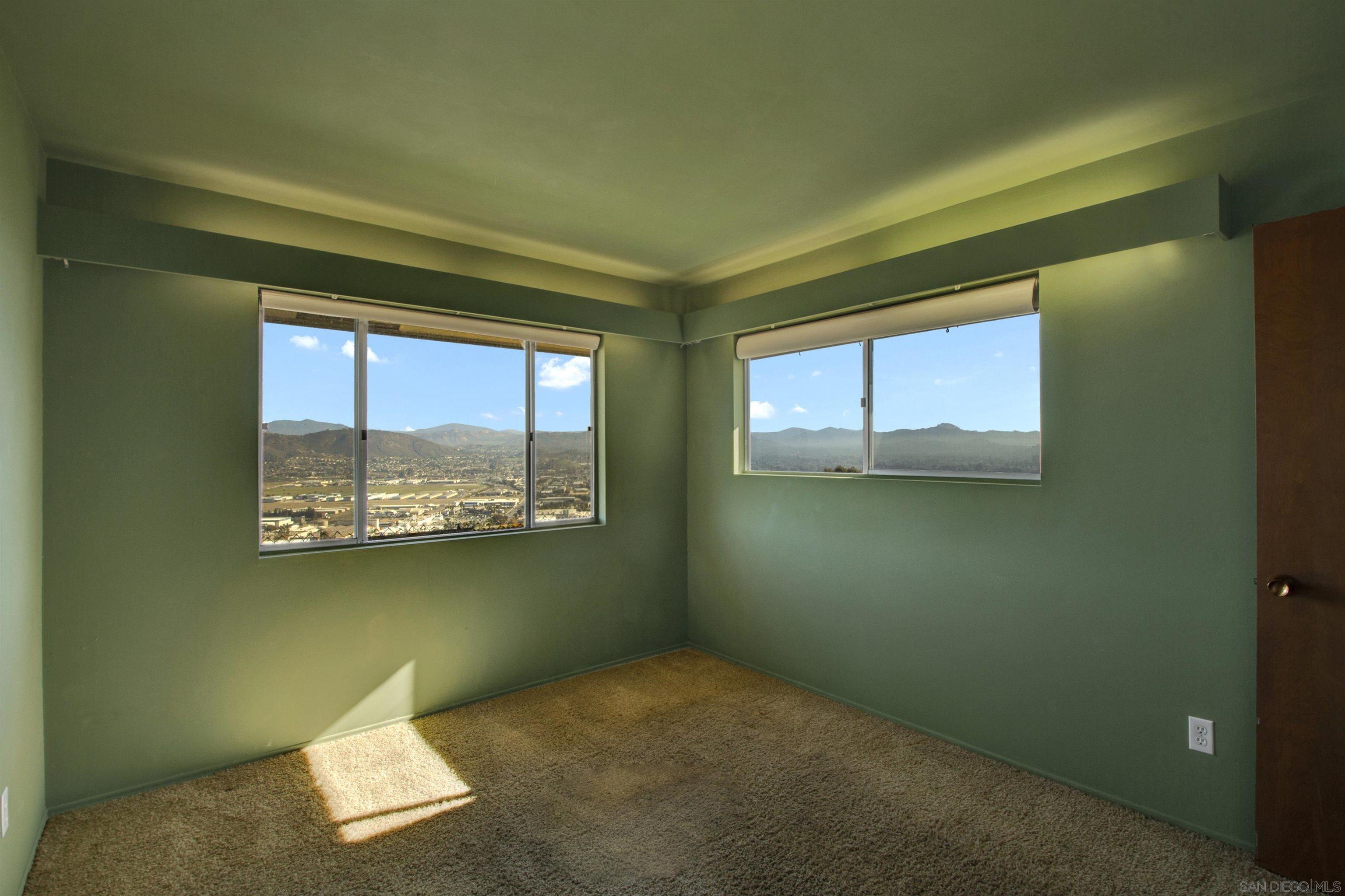 Detail Gallery Image 35 of 44 For 1479  Hacienda Dr., El Cajon,  CA 92020 - 4 Beds | 3 Baths