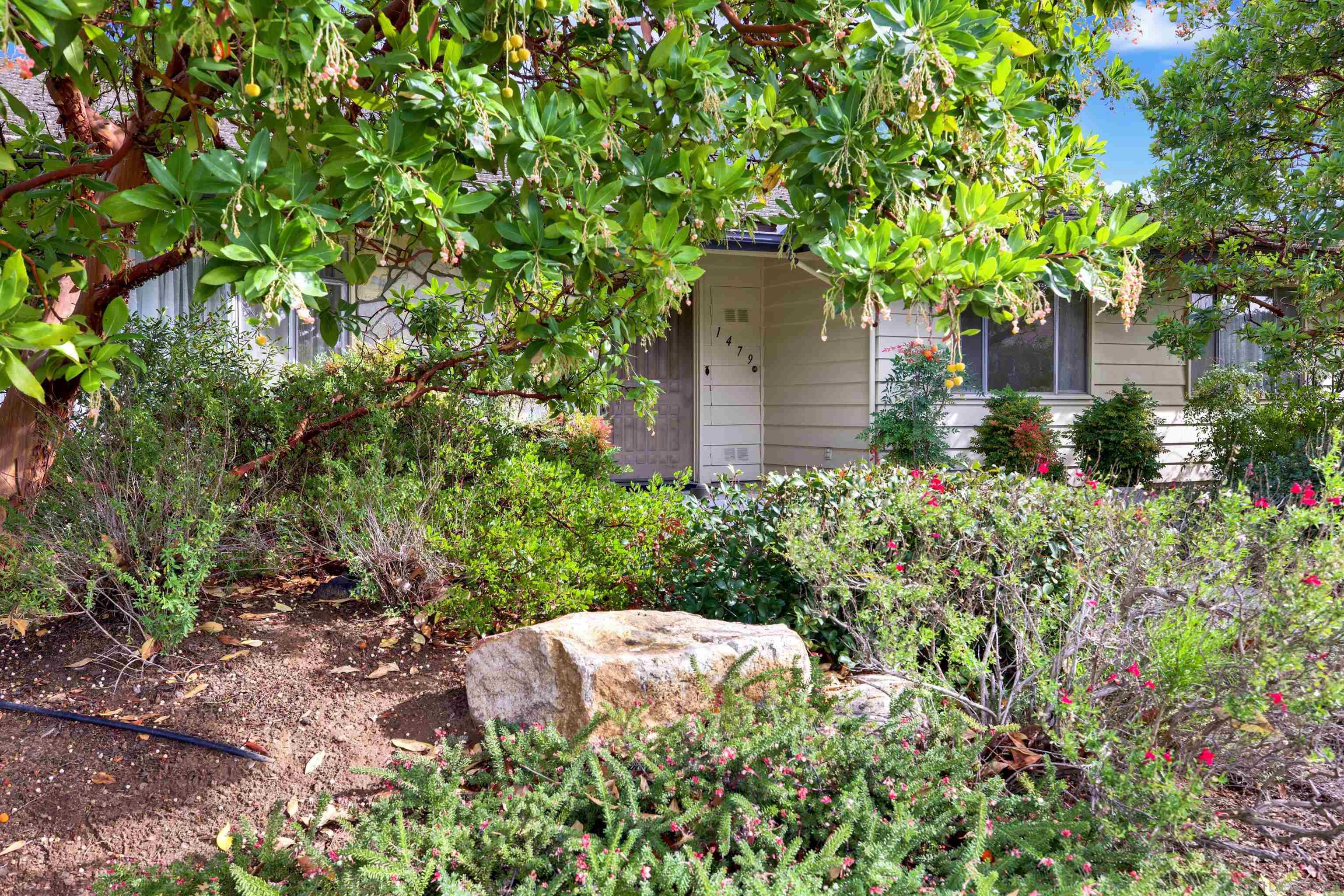 Detail Gallery Image 3 of 44 For 1479  Hacienda Dr., El Cajon,  CA 92020 - 4 Beds | 3 Baths