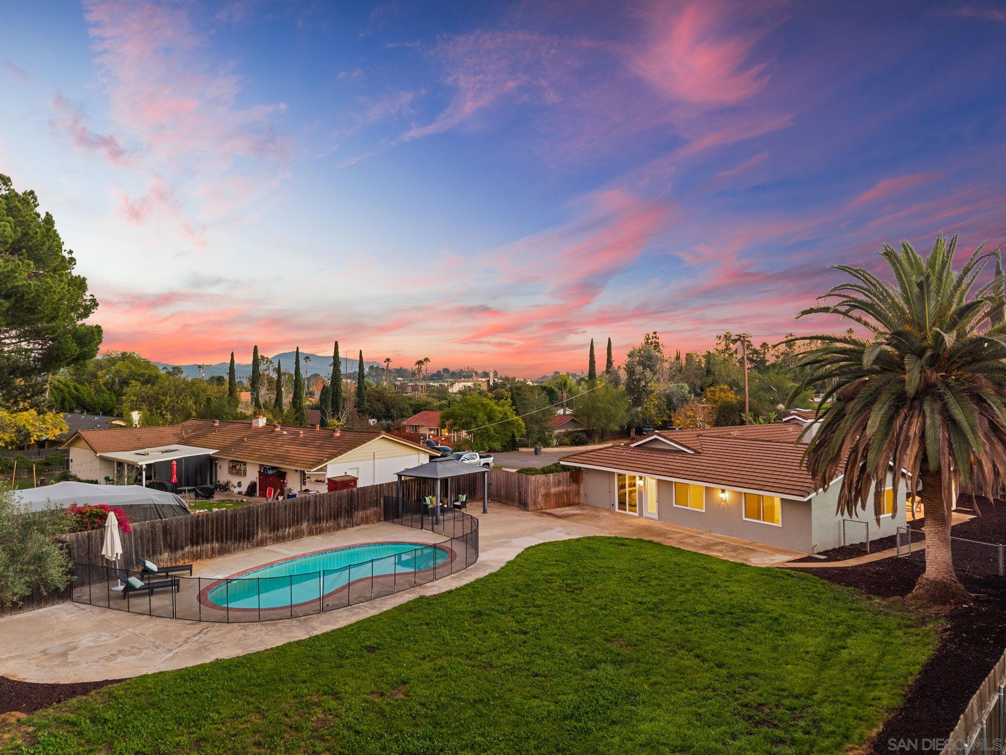 Detail Gallery Image 2 of 35 For 958  Berkshire Ct, Escondido,  CA 92025 - 4 Beds | 2 Baths