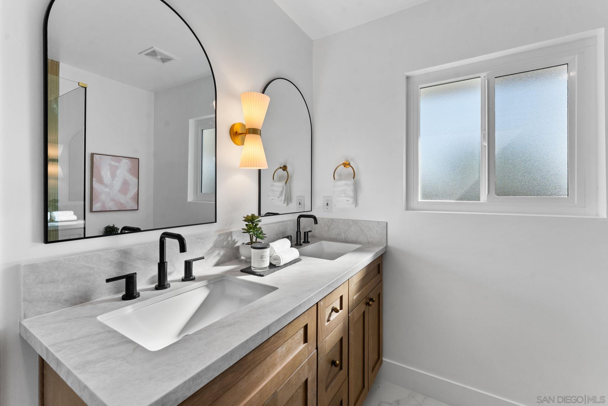 Detail Gallery Image 18 of 35 For 958  Berkshire Ct, Escondido,  CA 92025 - 4 Beds | 2 Baths