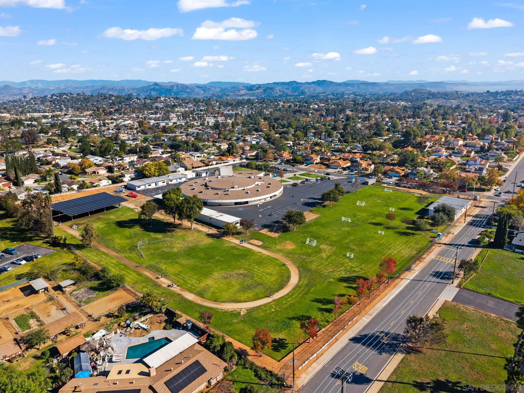 Detail Gallery Image 28 of 35 For 958  Berkshire Ct, Escondido,  CA 92025 - 4 Beds | 2 Baths