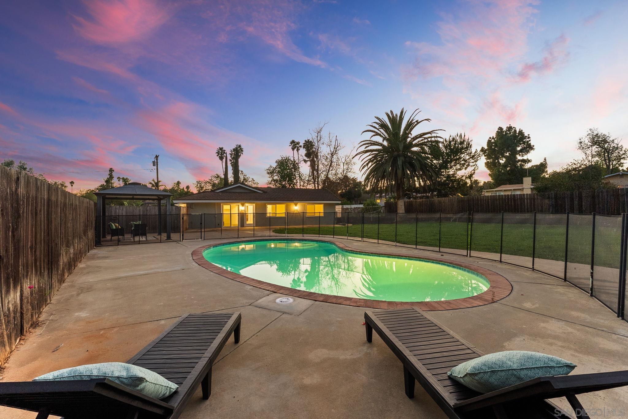 Detail Gallery Image 33 of 35 For 958  Berkshire Ct, Escondido,  CA 92025 - 4 Beds | 2 Baths