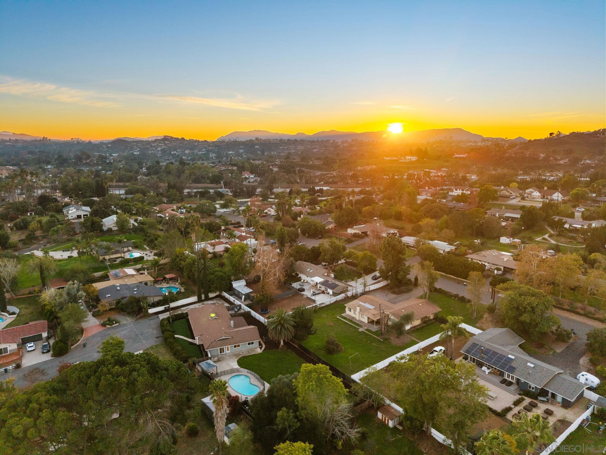 Detail Gallery Image 34 of 35 For 958  Berkshire Ct, Escondido,  CA 92025 - 4 Beds | 2 Baths