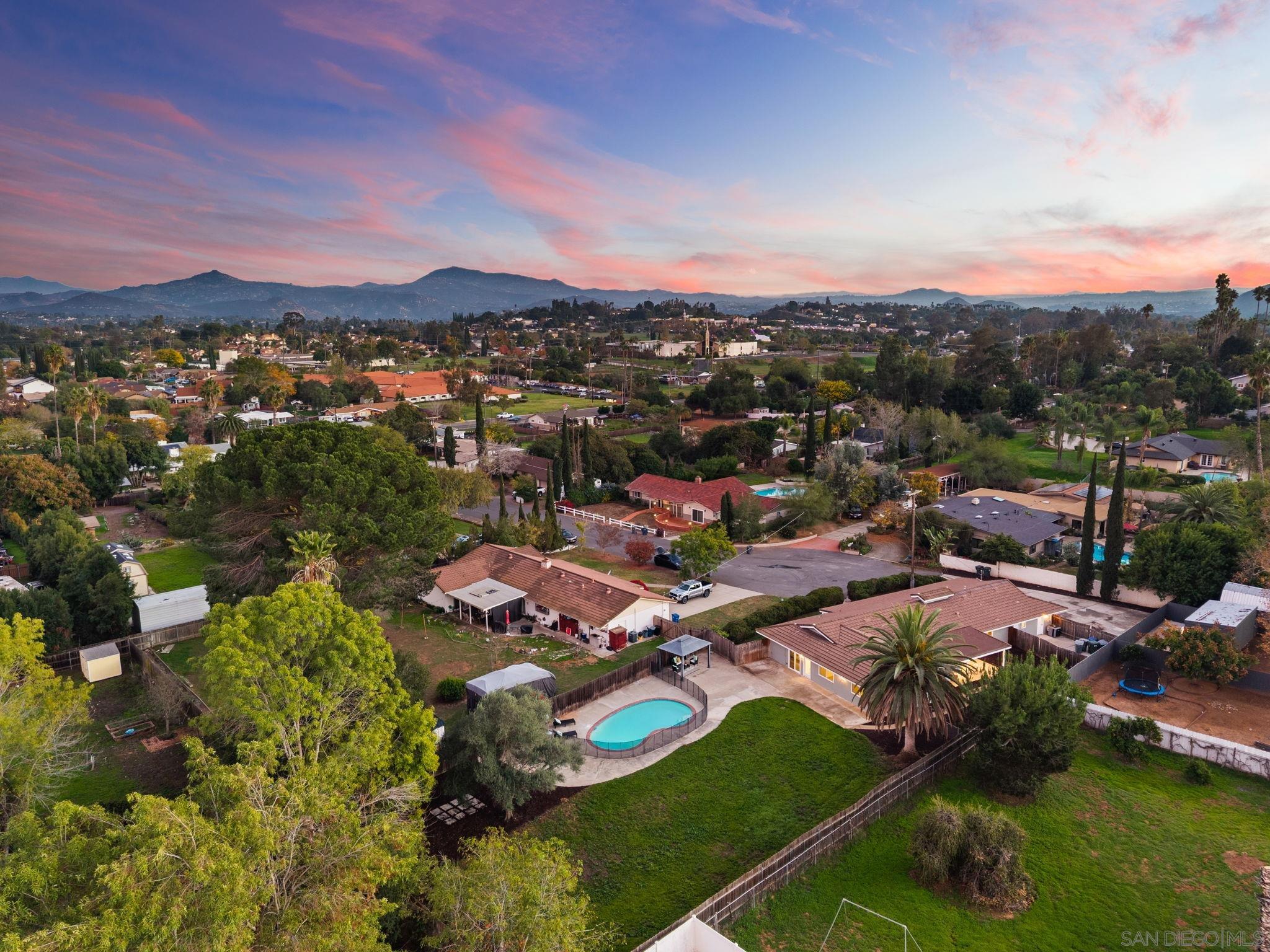Detail Gallery Image 35 of 35 For 958  Berkshire Ct, Escondido,  CA 92025 - 4 Beds | 2 Baths
