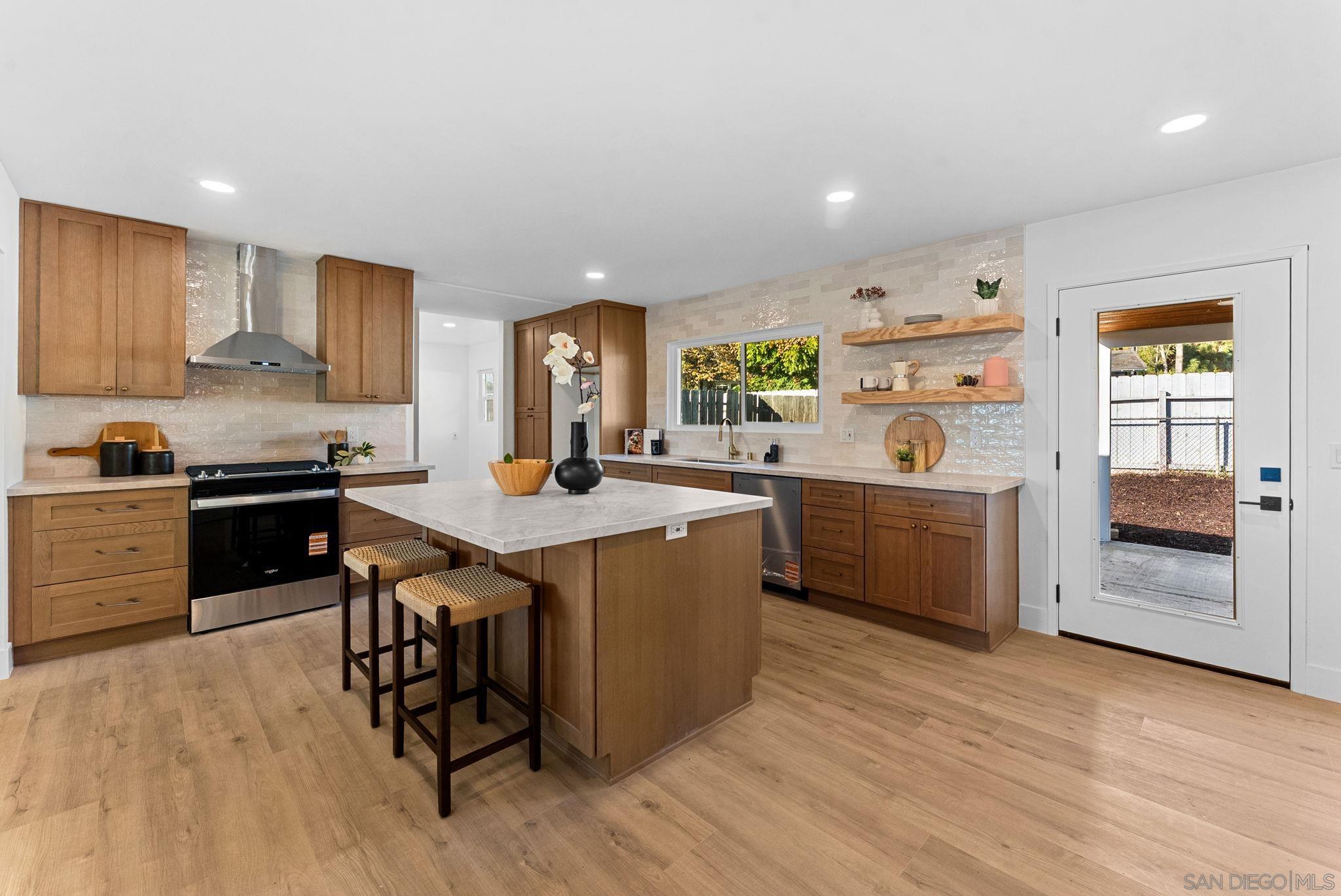 Detail Gallery Image 7 of 35 For 958  Berkshire Ct, Escondido,  CA 92025 - 4 Beds | 2 Baths