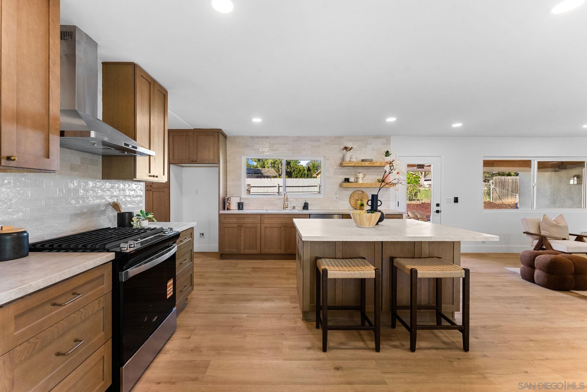 Detail Gallery Image 8 of 35 For 958  Berkshire Ct, Escondido,  CA 92025 - 4 Beds | 2 Baths