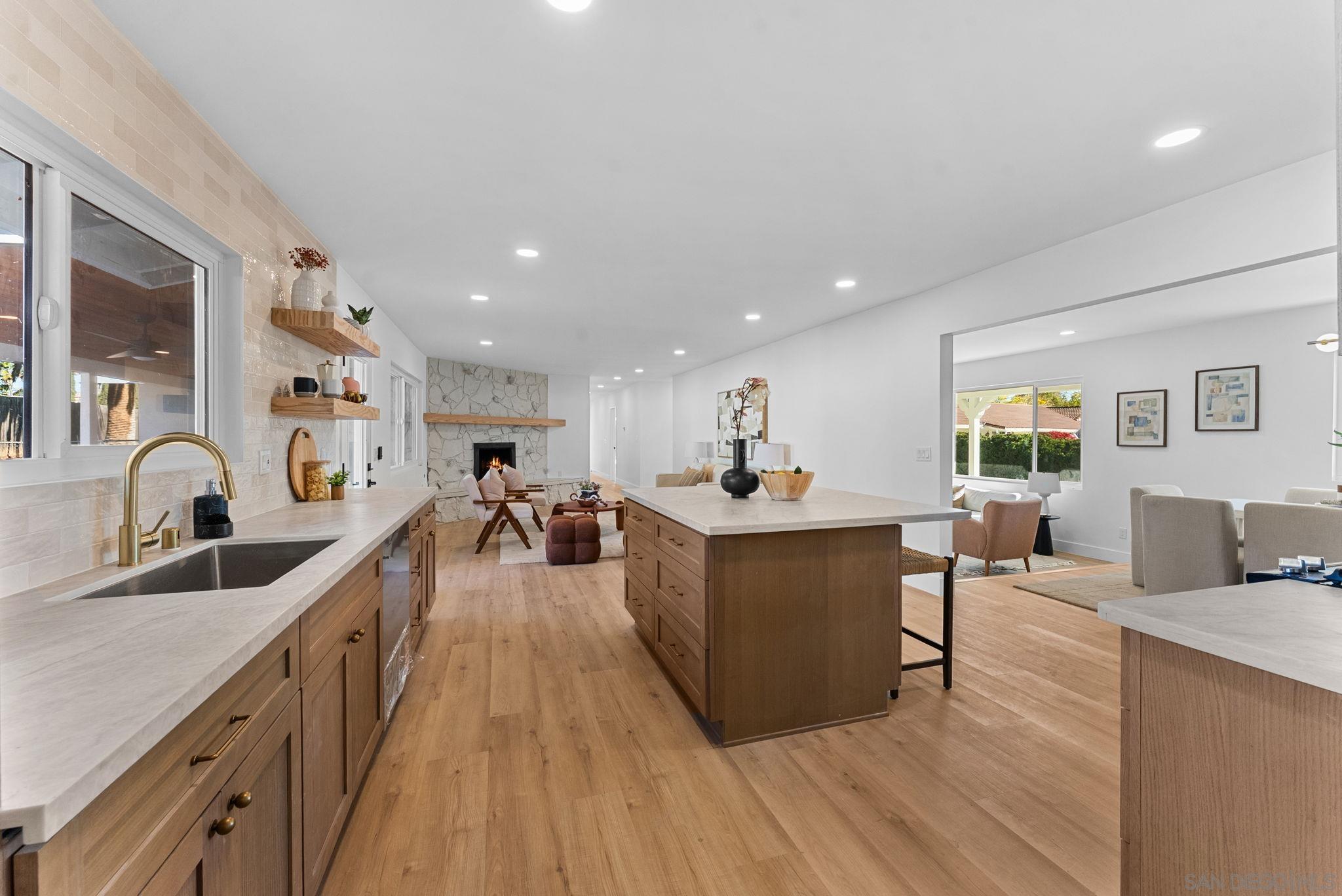 Detail Gallery Image 9 of 35 For 958  Berkshire Ct, Escondido,  CA 92025 - 4 Beds | 2 Baths