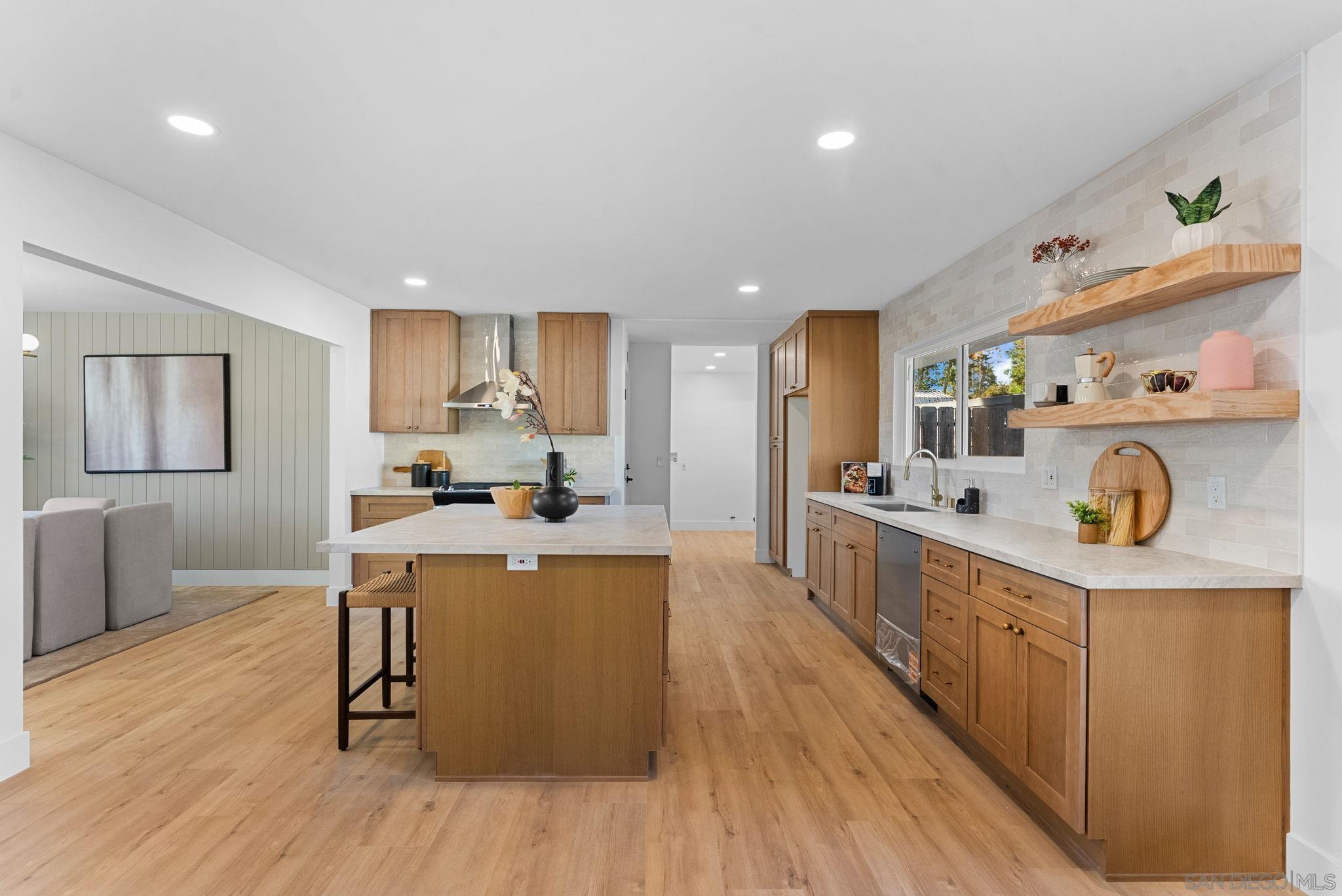 Detail Gallery Image 10 of 35 For 958  Berkshire Ct, Escondido,  CA 92025 - 4 Beds | 2 Baths