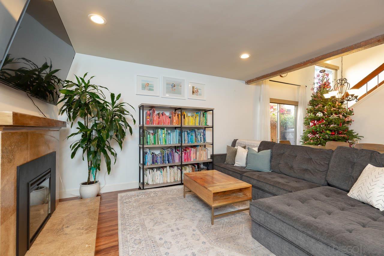 Detail Gallery Image 4 of 39 For 1470  Cactusridge St, San Diego,  CA 92105 - 4 Beds | 3 Baths