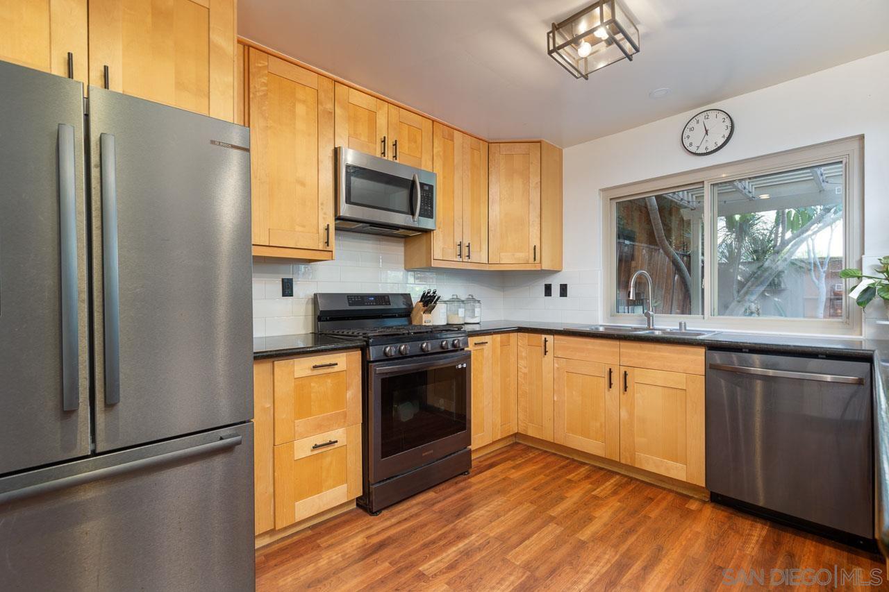 Detail Gallery Image 7 of 39 For 1470  Cactusridge St, San Diego,  CA 92105 - 4 Beds | 3 Baths