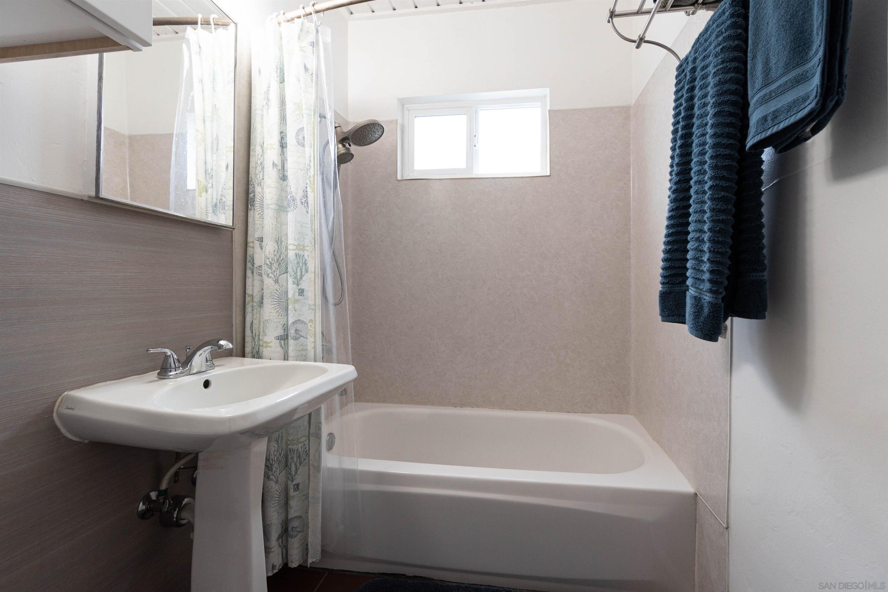 Detail Gallery Image 17 of 31 For 5038-40 W Point Loma Blvd, San Diego,  CA 92107 - – Beds | – Baths