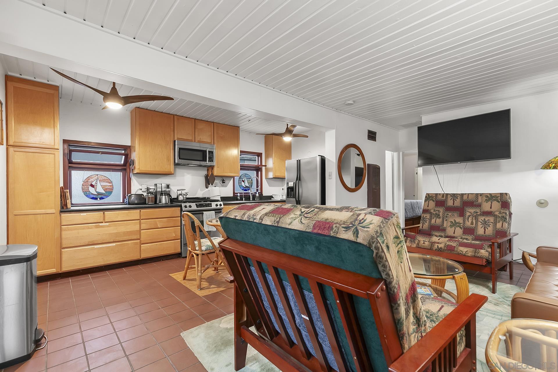 Detail Gallery Image 3 of 31 For 5038-40 W Point Loma Blvd, San Diego,  CA 92107 - – Beds | – Baths