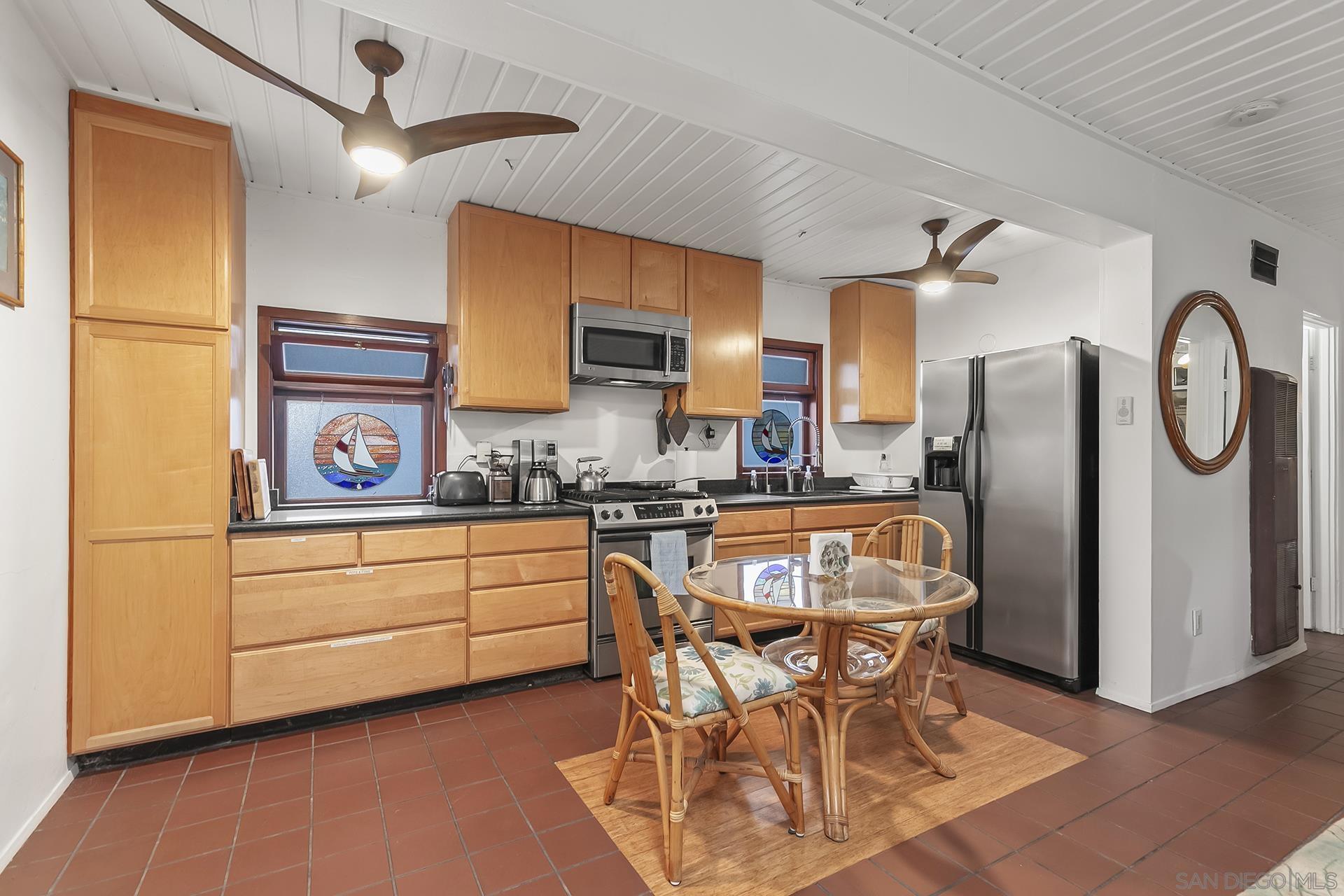 Detail Gallery Image 7 of 31 For 5038-40 W Point Loma Blvd, San Diego,  CA 92107 - – Beds | – Baths