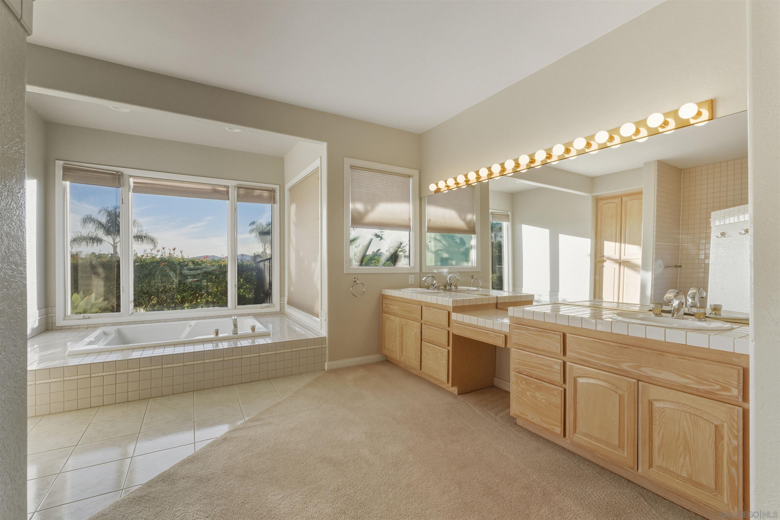 Detail Gallery Image 34 of 47 For 2464  Canyon Creek Rd, Escondido,  CA 92025 - 6 Beds | 5 Baths